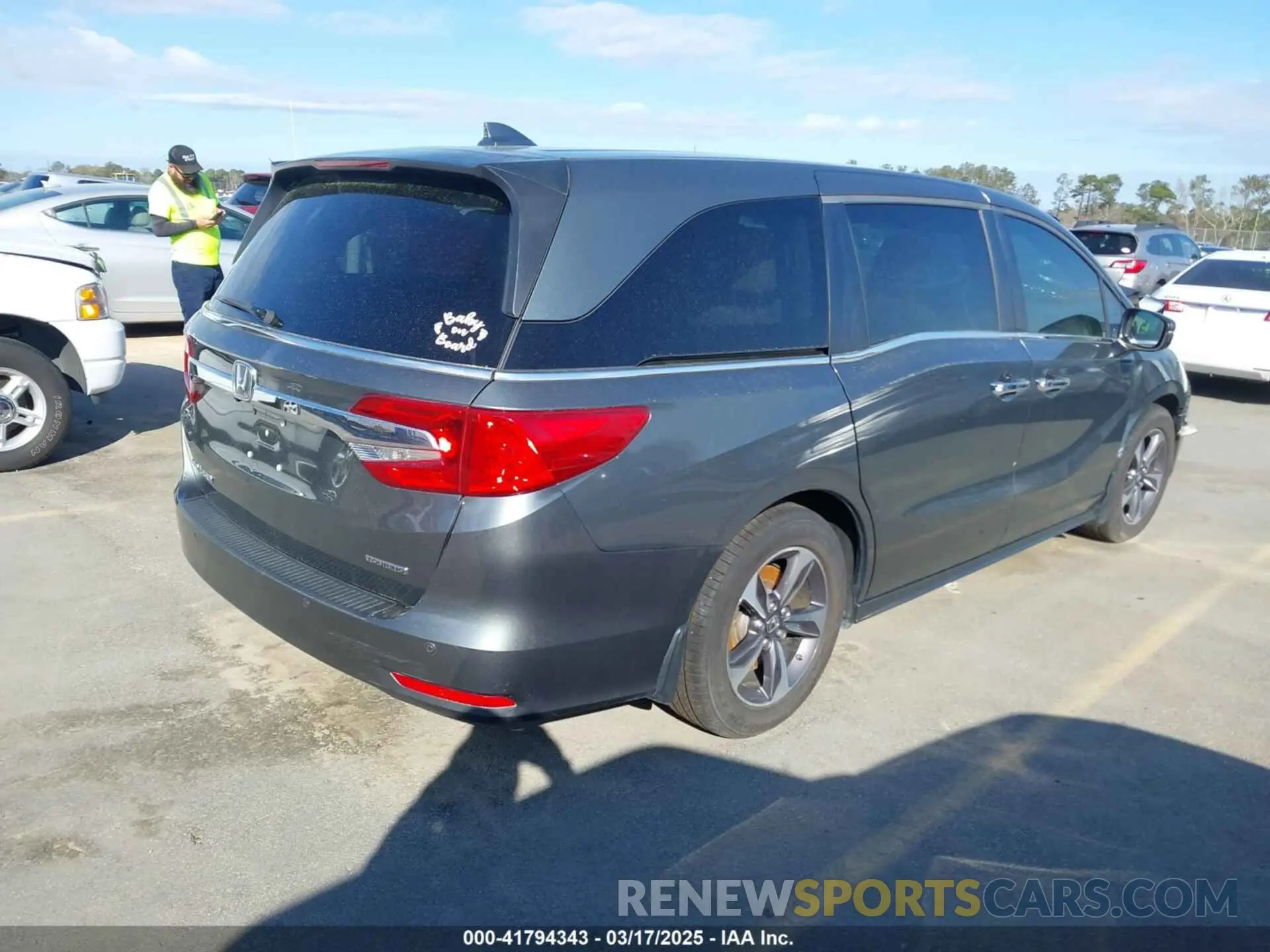 4 Photograph of a damaged car 5FNRL6H8XLB035047 HONDA ODYSSEY 2020