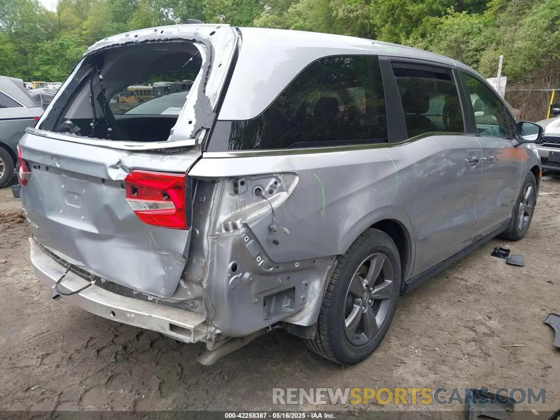 4 Photograph of a damaged car 5FNRL6H50MB016840 HONDA ODYSSEY 2021