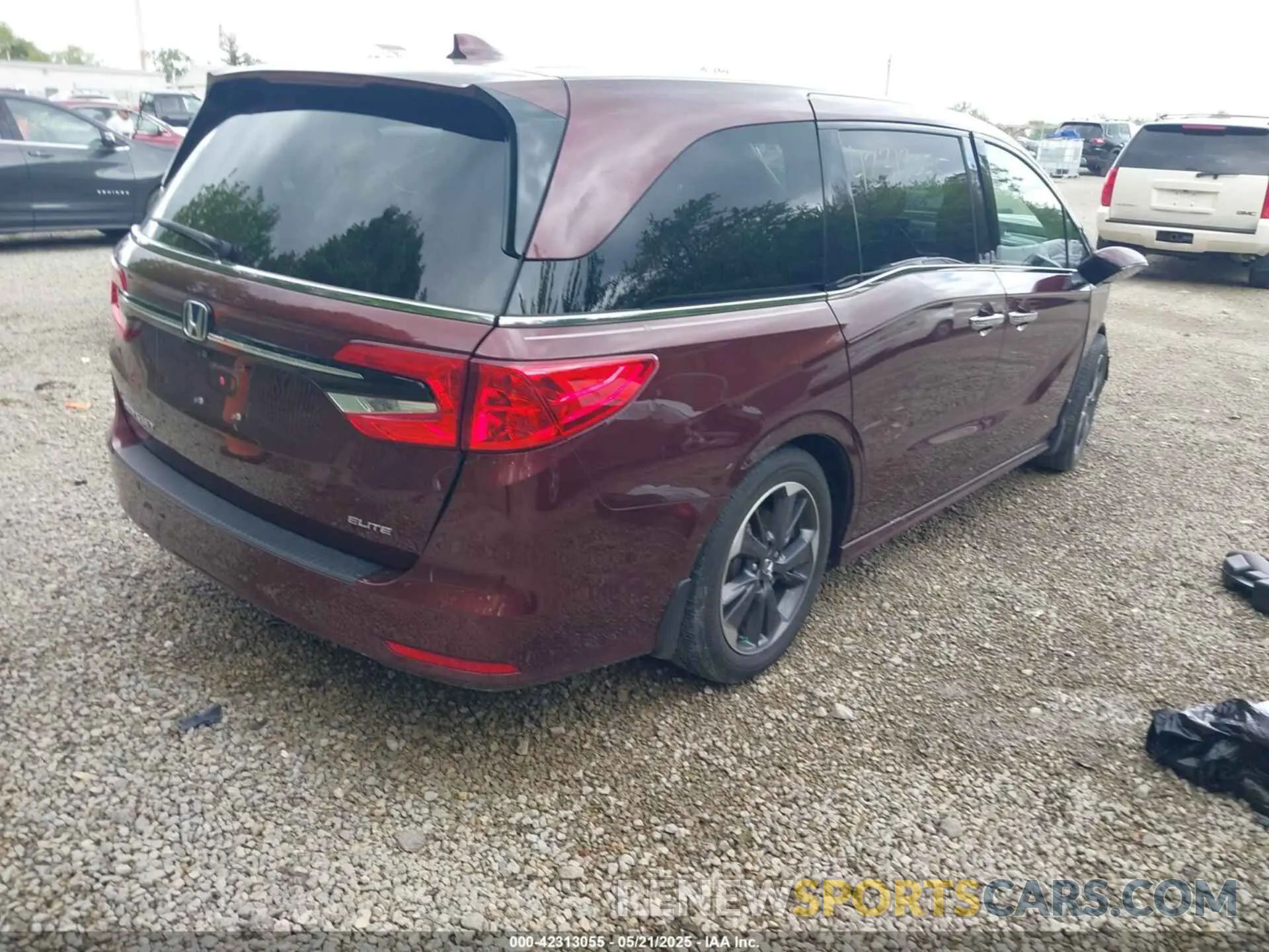 4 Photograph of a damaged car 5FNRL6H52MB003703 HONDA ODYSSEY 2021