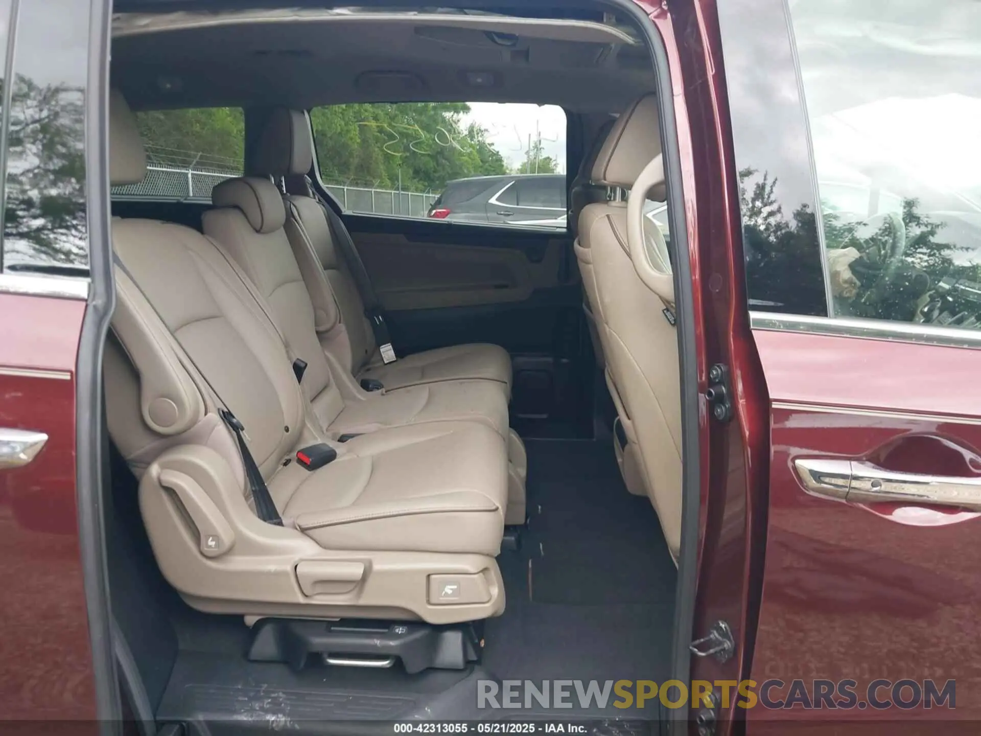 8 Photograph of a damaged car 5FNRL6H52MB003703 HONDA ODYSSEY 2021