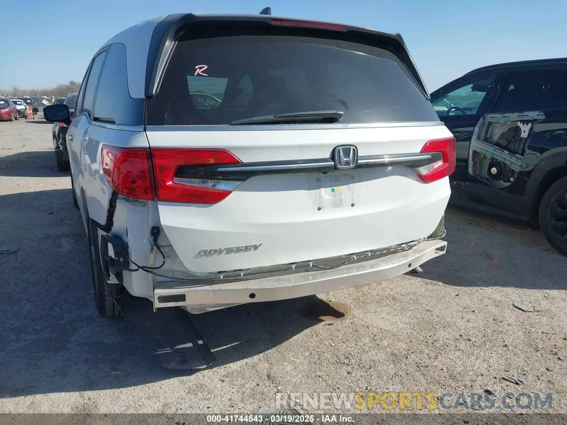 12 Photograph of a damaged car 5FNRL6H54MB014847 HONDA ODYSSEY 2021