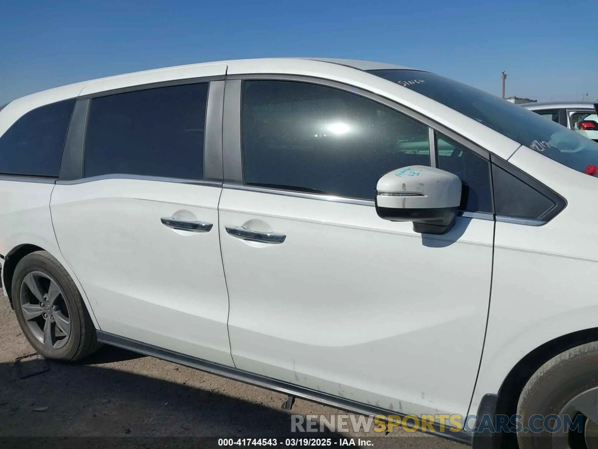 14 Photograph of a damaged car 5FNRL6H54MB014847 HONDA ODYSSEY 2021