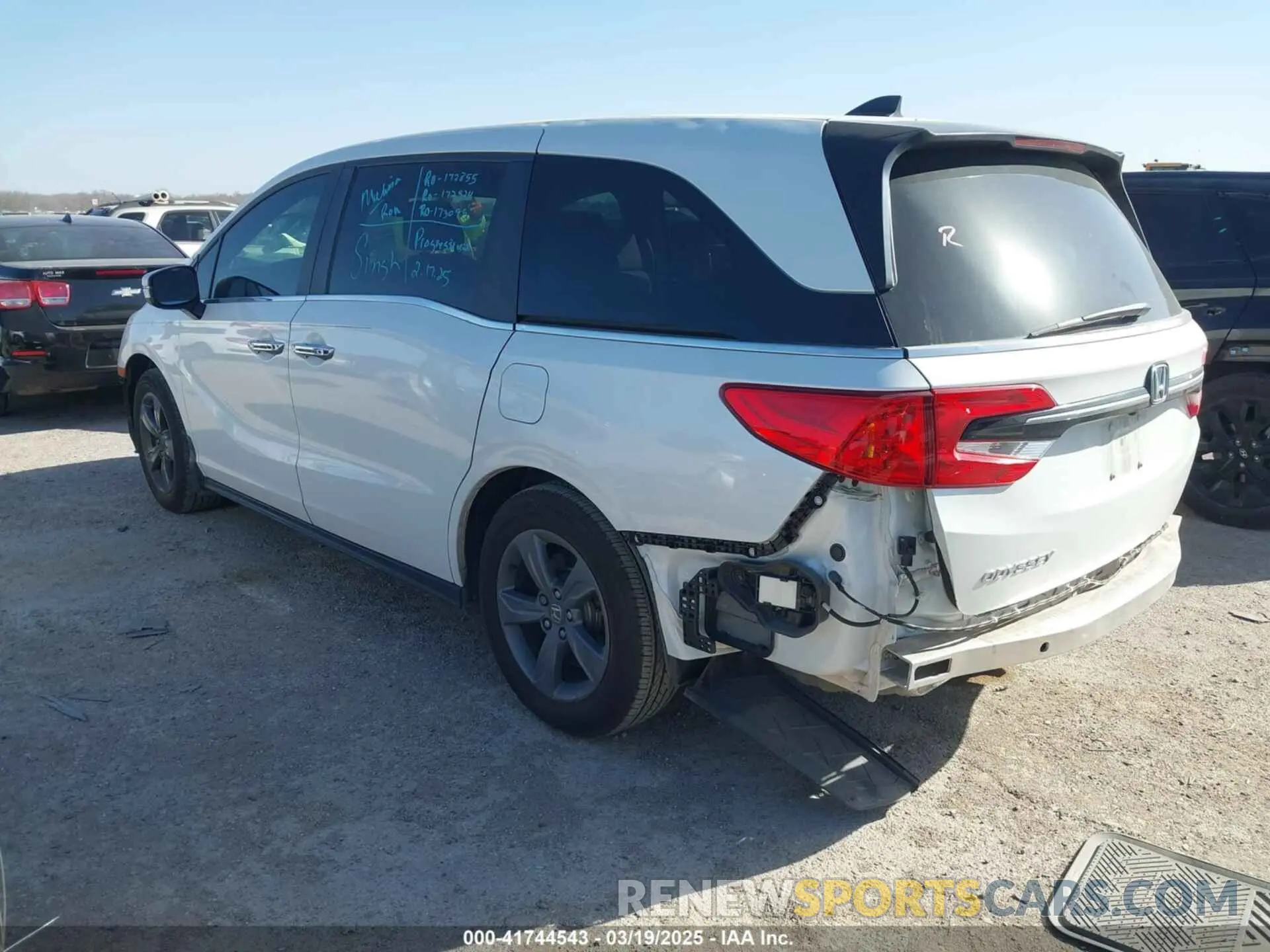 3 Photograph of a damaged car 5FNRL6H54MB014847 HONDA ODYSSEY 2021