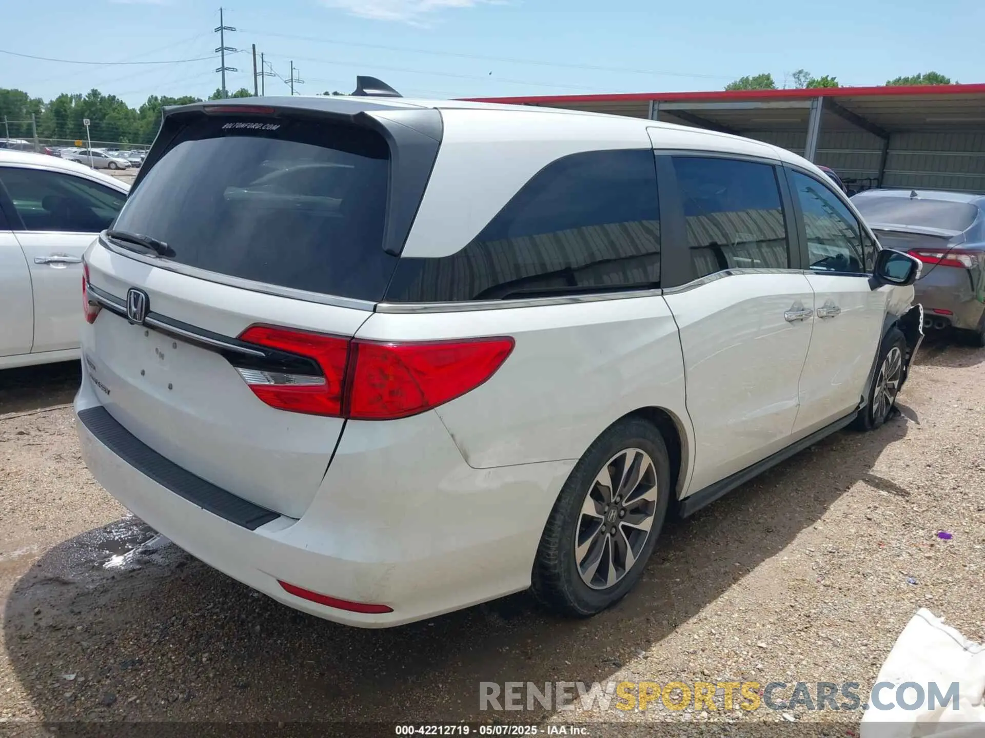 4 Photograph of a damaged car 5FNRL6H70MB012952 HONDA ODYSSEY 2021