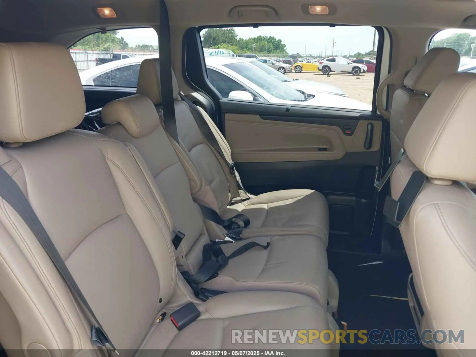 8 Photograph of a damaged car 5FNRL6H70MB012952 HONDA ODYSSEY 2021
