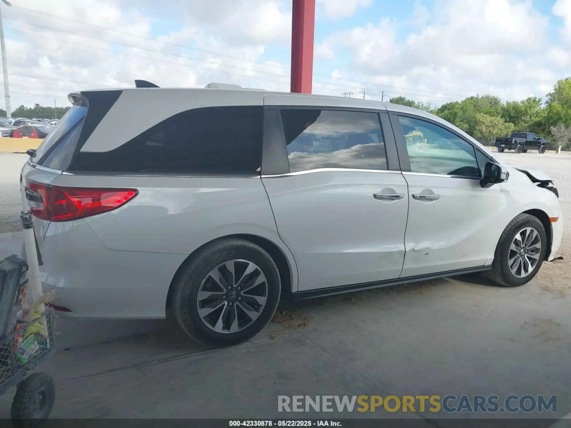 13 Photograph of a damaged car 5FNRL6H70MB044073 HONDA ODYSSEY 2021