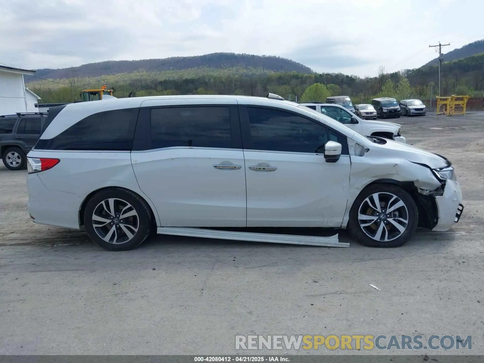 13 Photograph of a damaged car 5FNRL6H80MB010952 HONDA ODYSSEY 2021