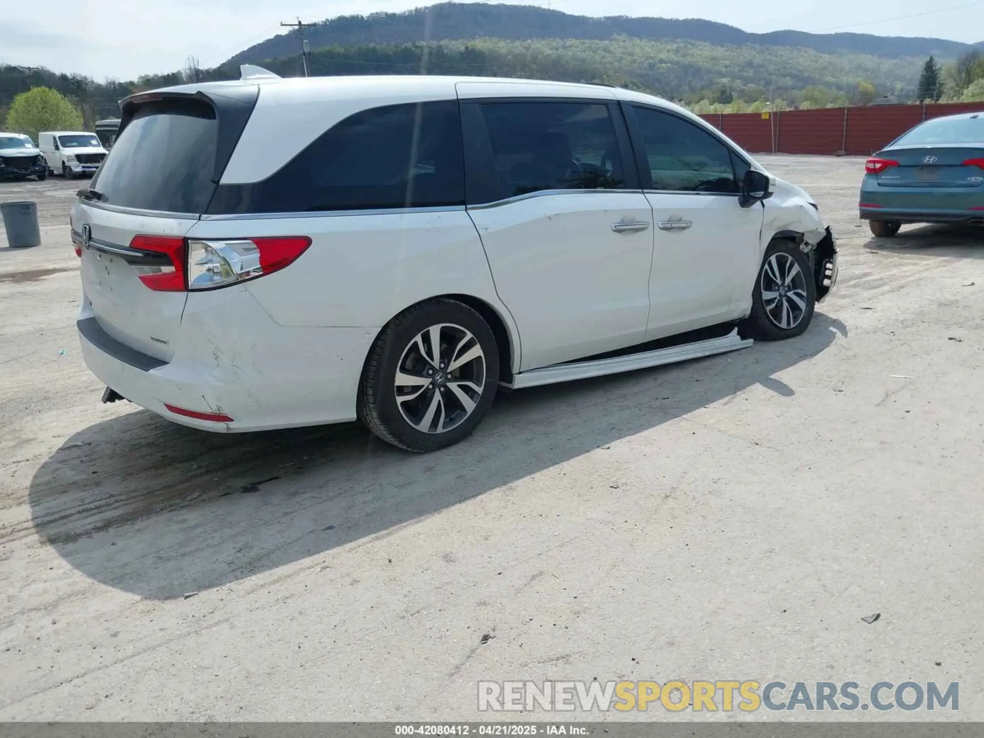 4 Photograph of a damaged car 5FNRL6H80MB010952 HONDA ODYSSEY 2021