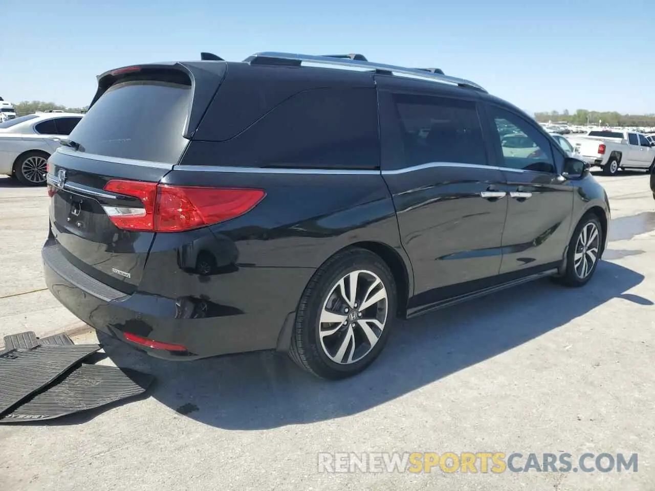3 Photograph of a damaged car 5FNRL6H80MB036564 HONDA ODYSSEY 2021