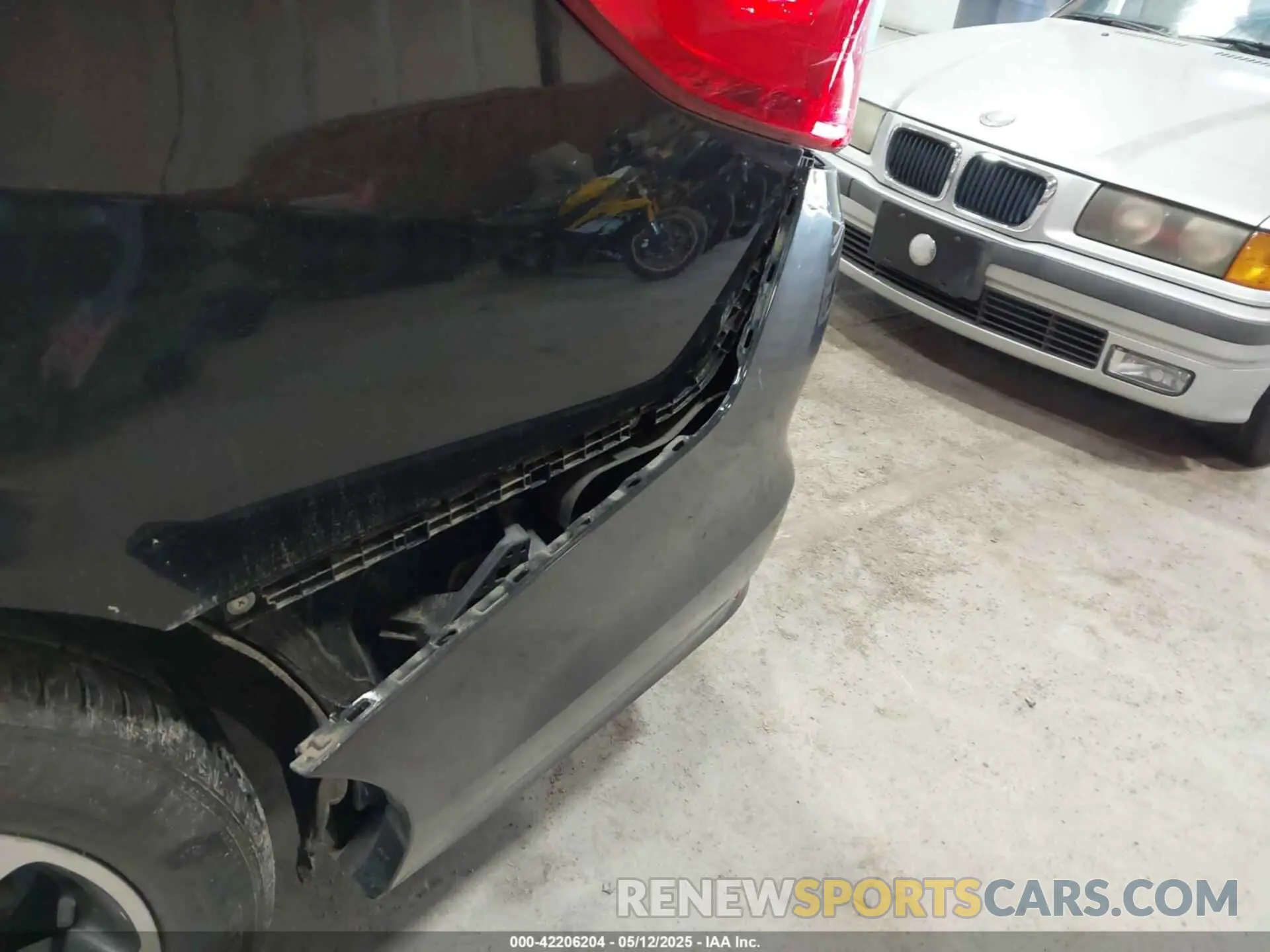 17 Photograph of a damaged car 5FNRL6H83MB028264 HONDA ODYSSEY 2021