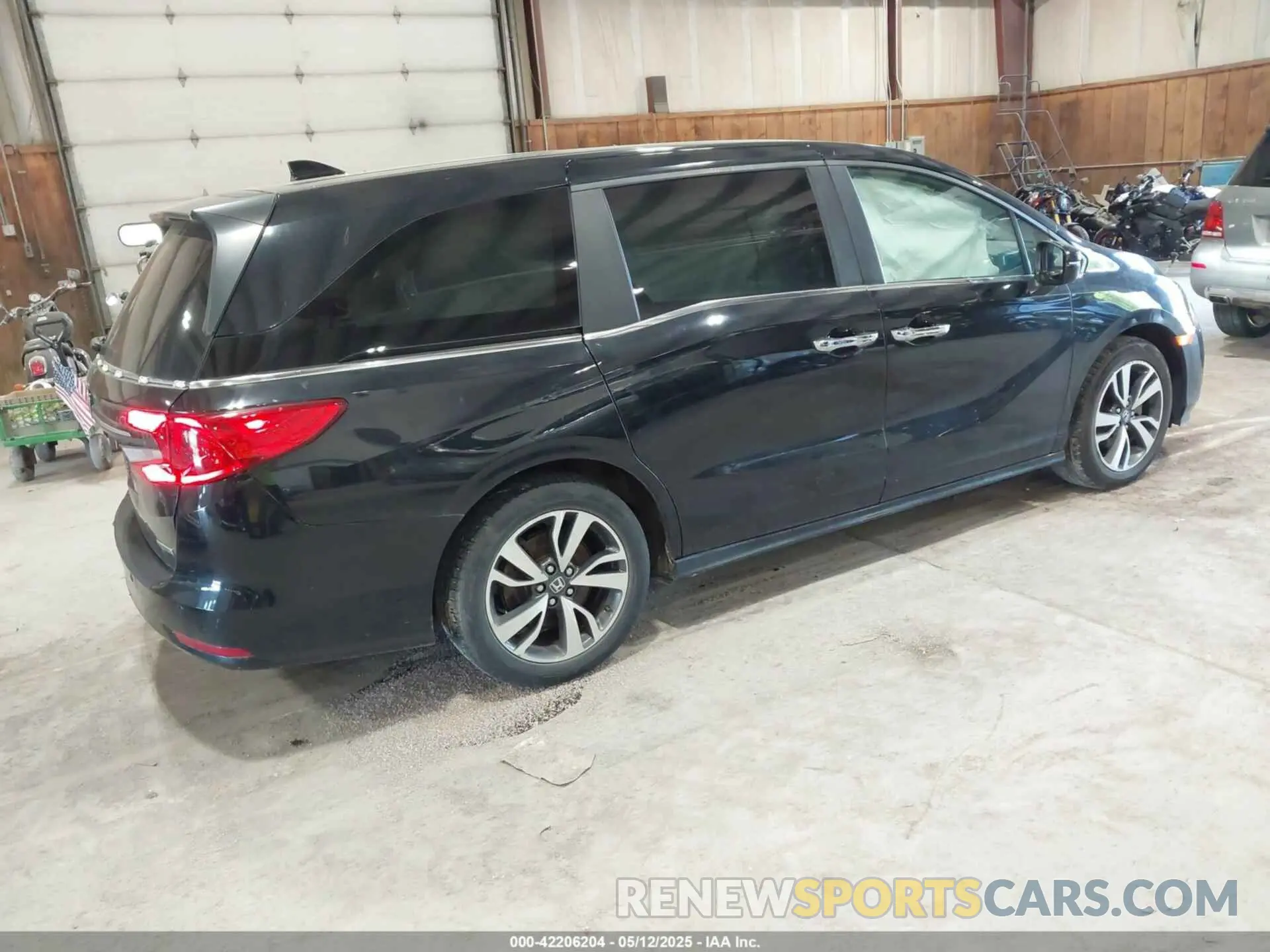 4 Photograph of a damaged car 5FNRL6H83MB028264 HONDA ODYSSEY 2021