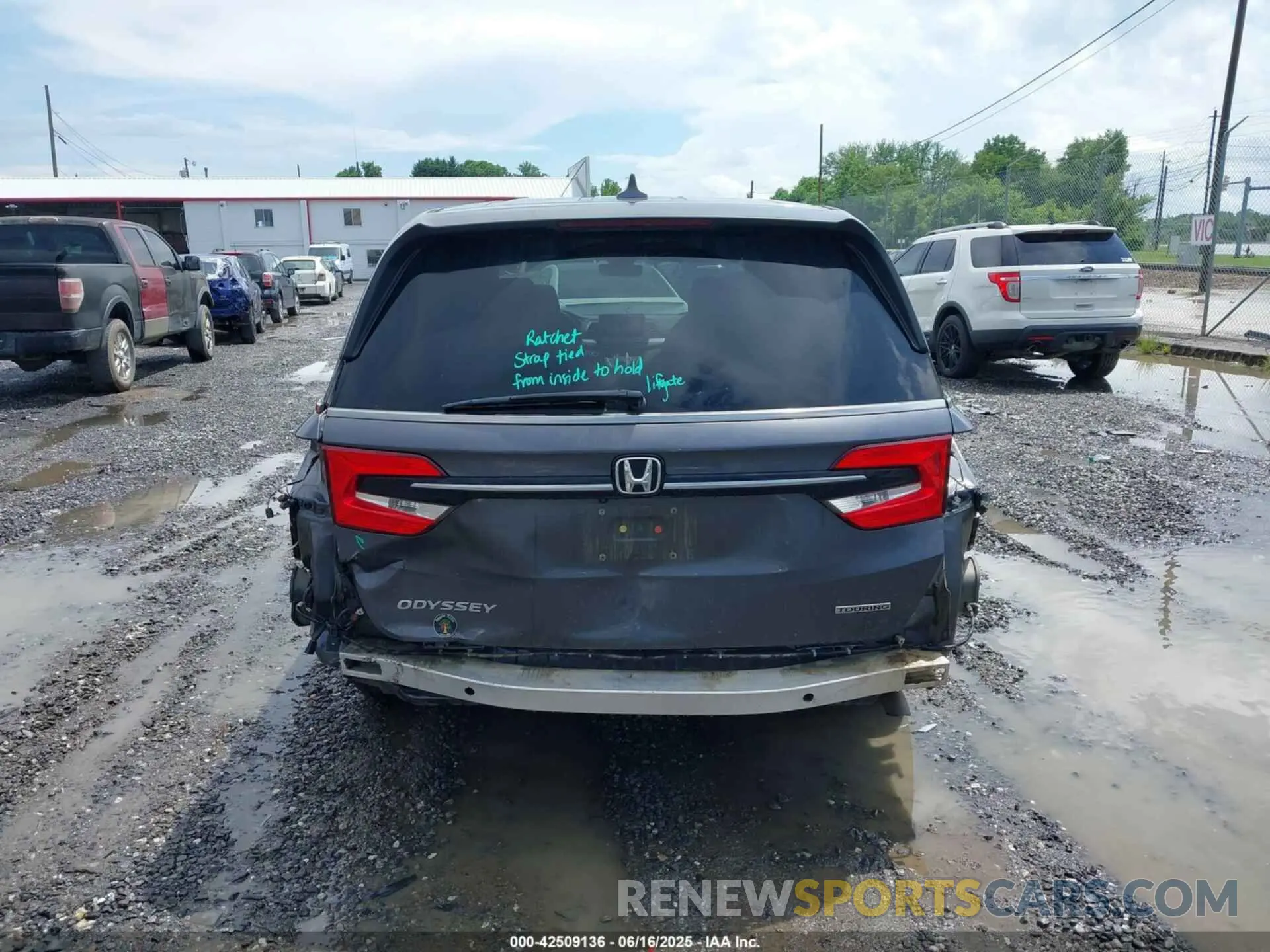 16 Photograph of a damaged car 5FNRL6H86MB013953 HONDA ODYSSEY 2021