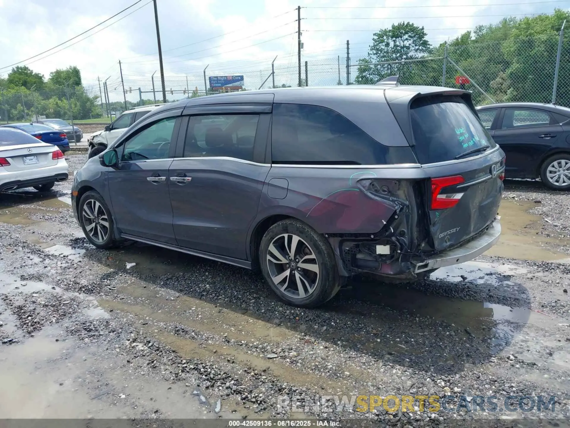 3 Photograph of a damaged car 5FNRL6H86MB013953 HONDA ODYSSEY 2021