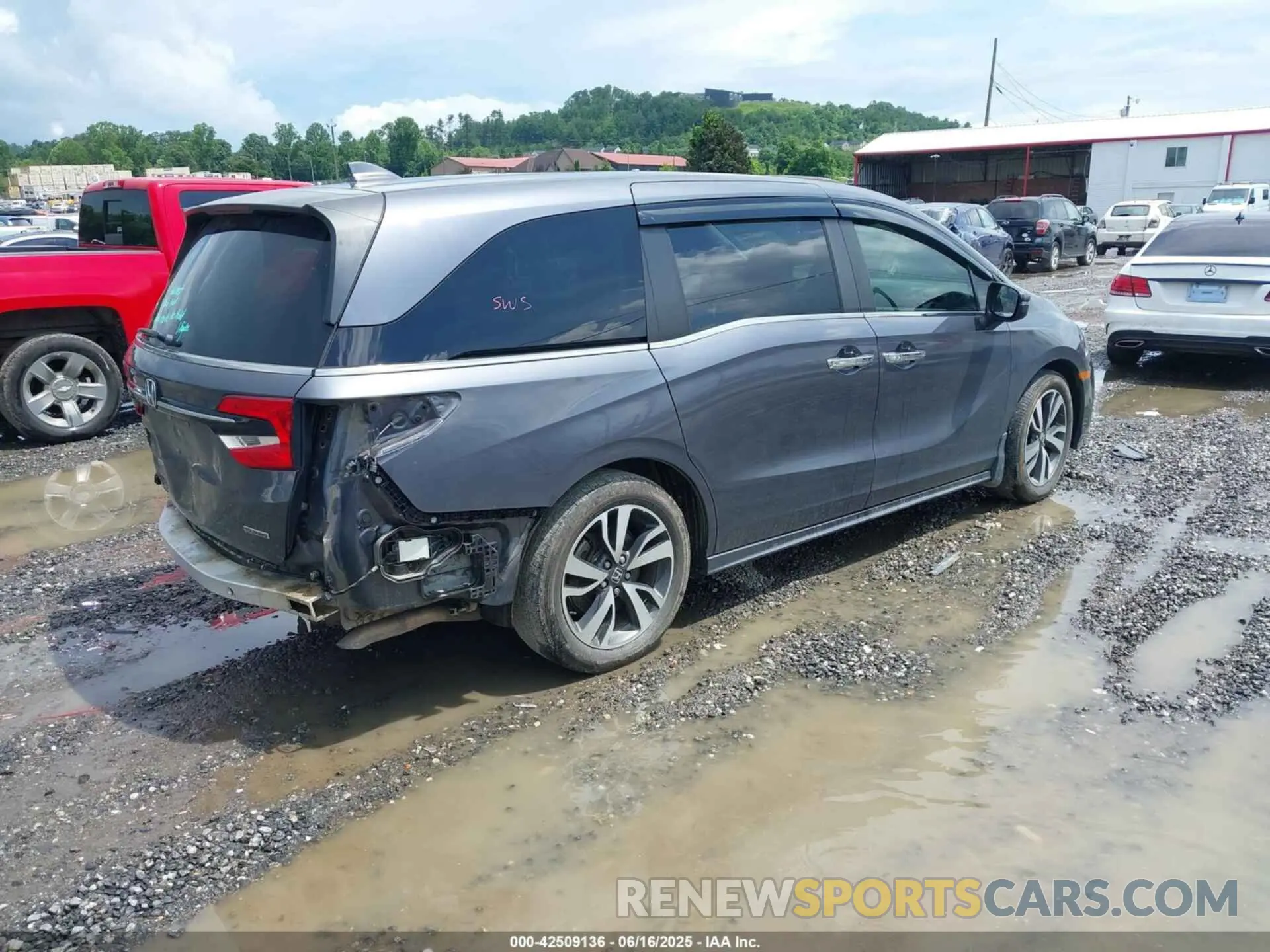 4 Photograph of a damaged car 5FNRL6H86MB013953 HONDA ODYSSEY 2021