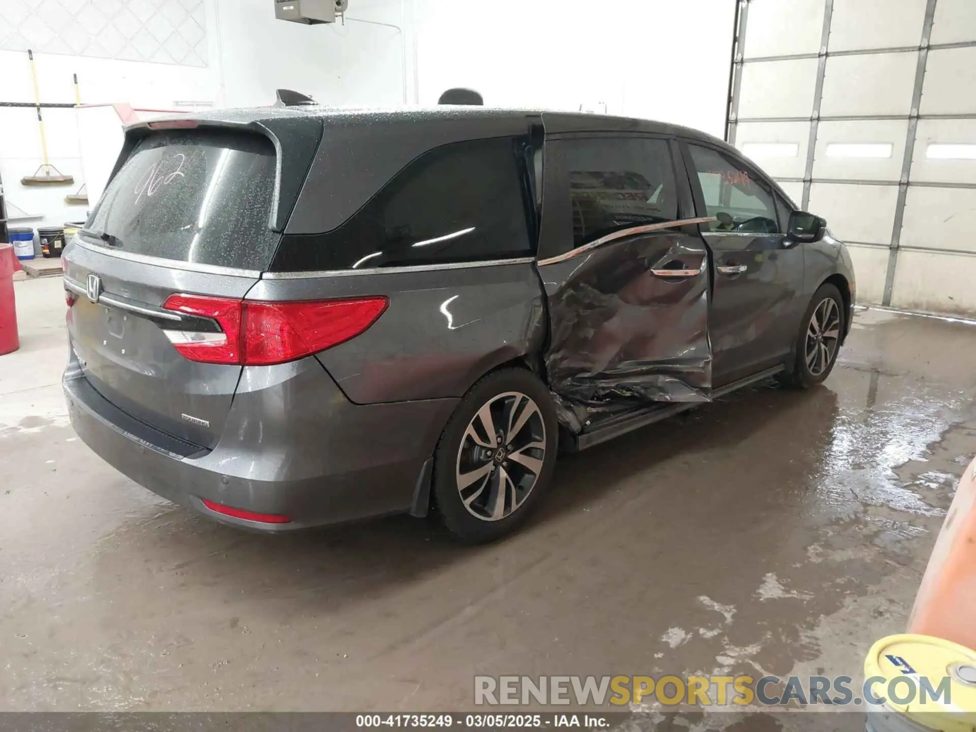 4 Photograph of a damaged car 5FNRL6H86MB026038 HONDA ODYSSEY 2021