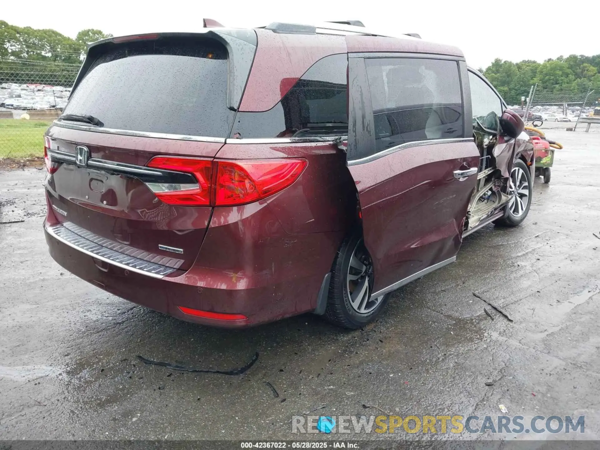4 Photograph of a damaged car 5FNRL6H88MB006938 HONDA ODYSSEY 2021