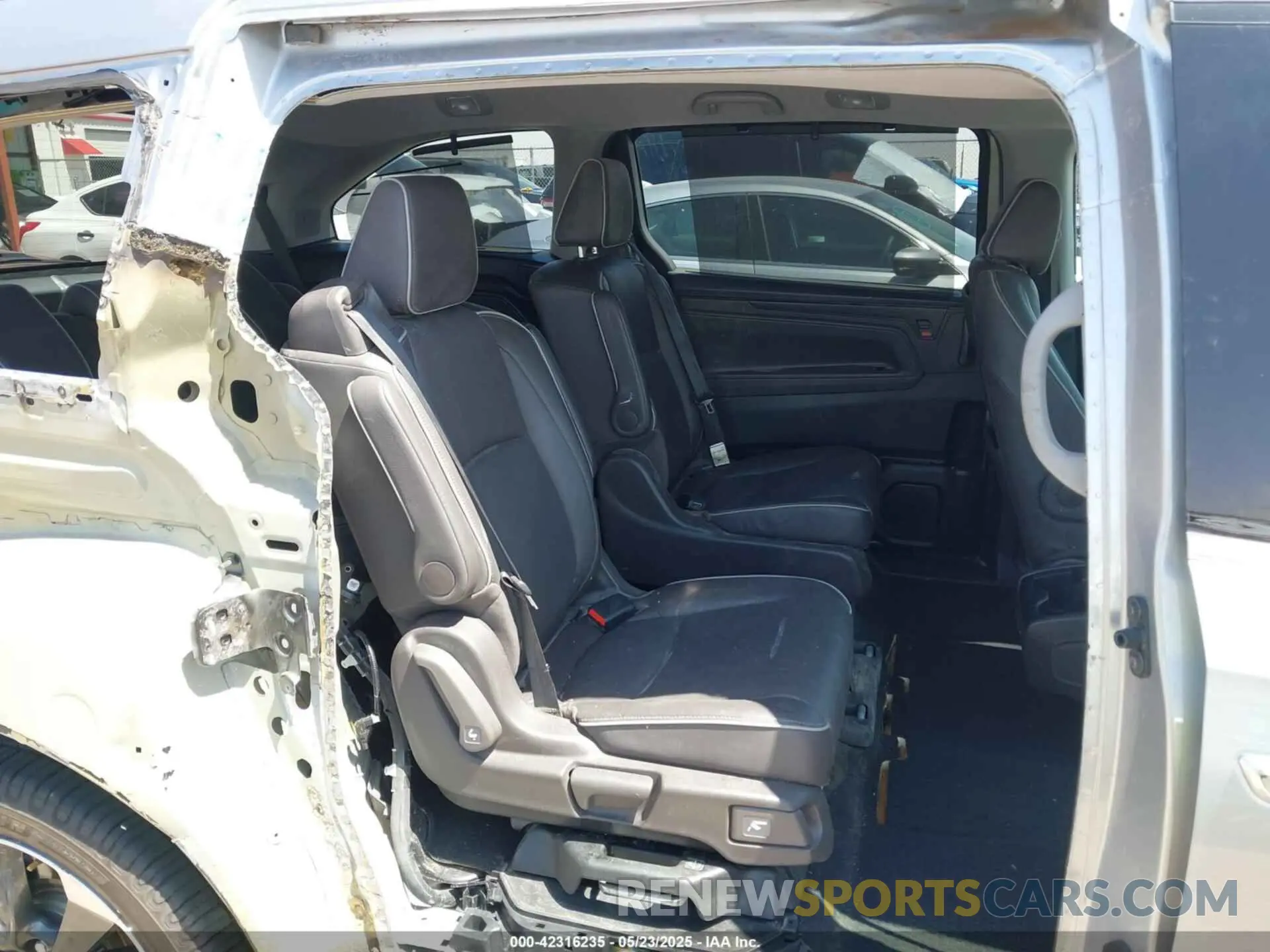8 Photograph of a damaged car 5FNRL6H94MB003172 HONDA ODYSSEY 2021