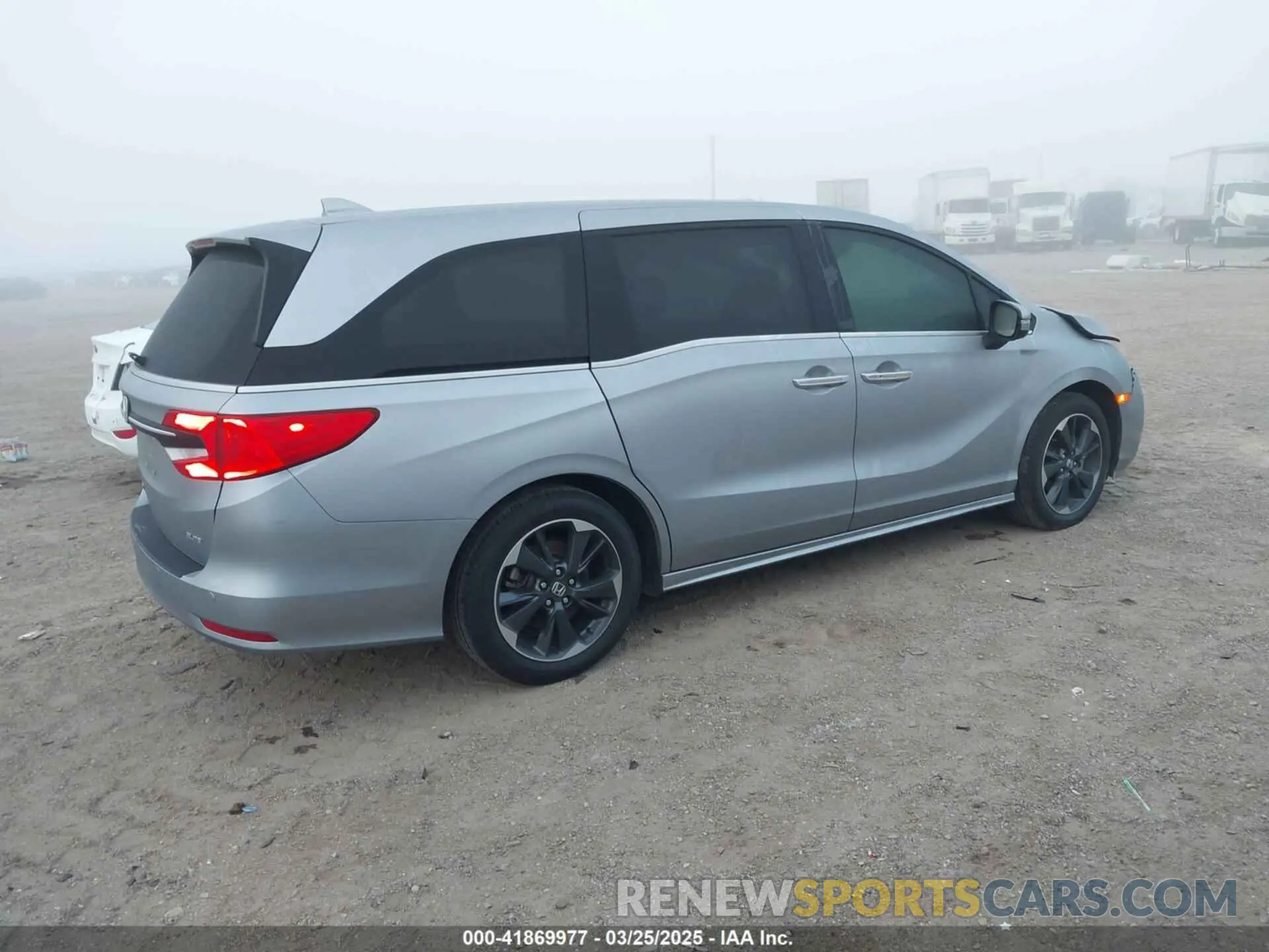 4 Photograph of a damaged car 5FNRL6H99MB019349 HONDA ODYSSEY 2021