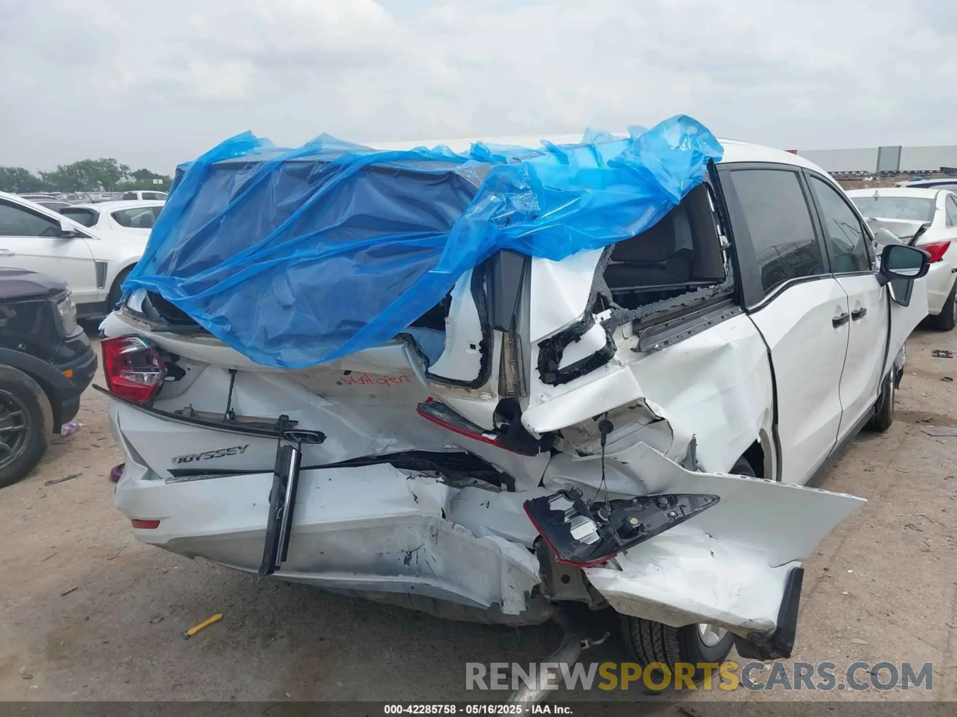 4 Photograph of a damaged car 5FNRL6H21NB013534 HONDA ODYSSEY 2022