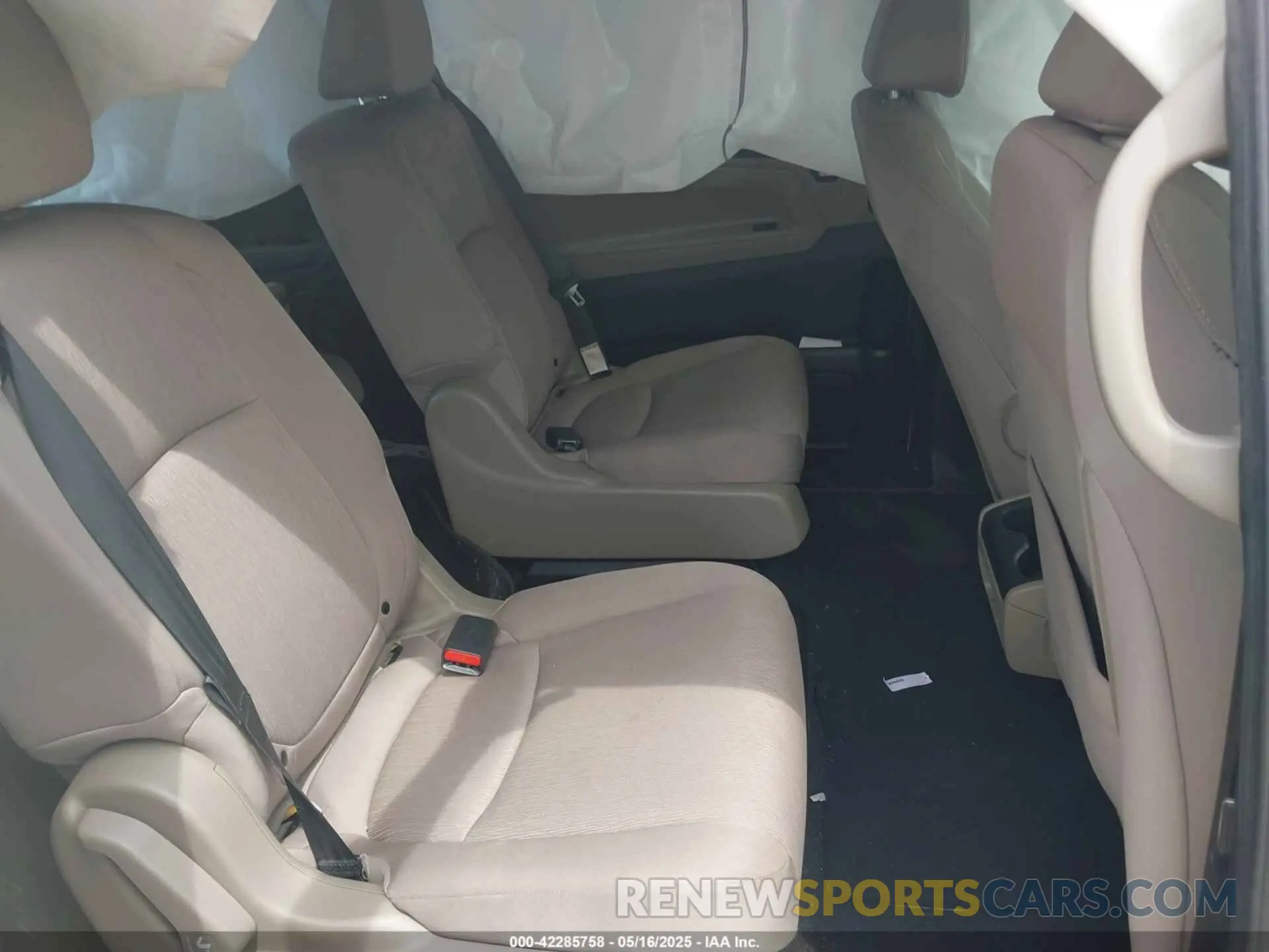 8 Photograph of a damaged car 5FNRL6H21NB013534 HONDA ODYSSEY 2022