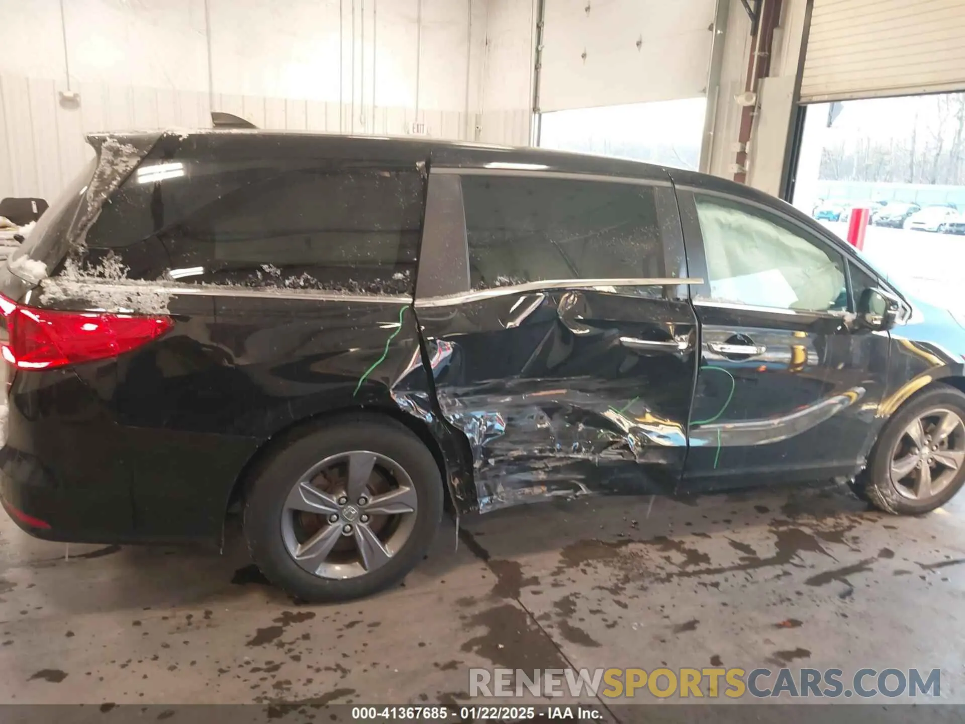 13 Photograph of a damaged car 5FNRL6H50NB035132 HONDA ODYSSEY 2022