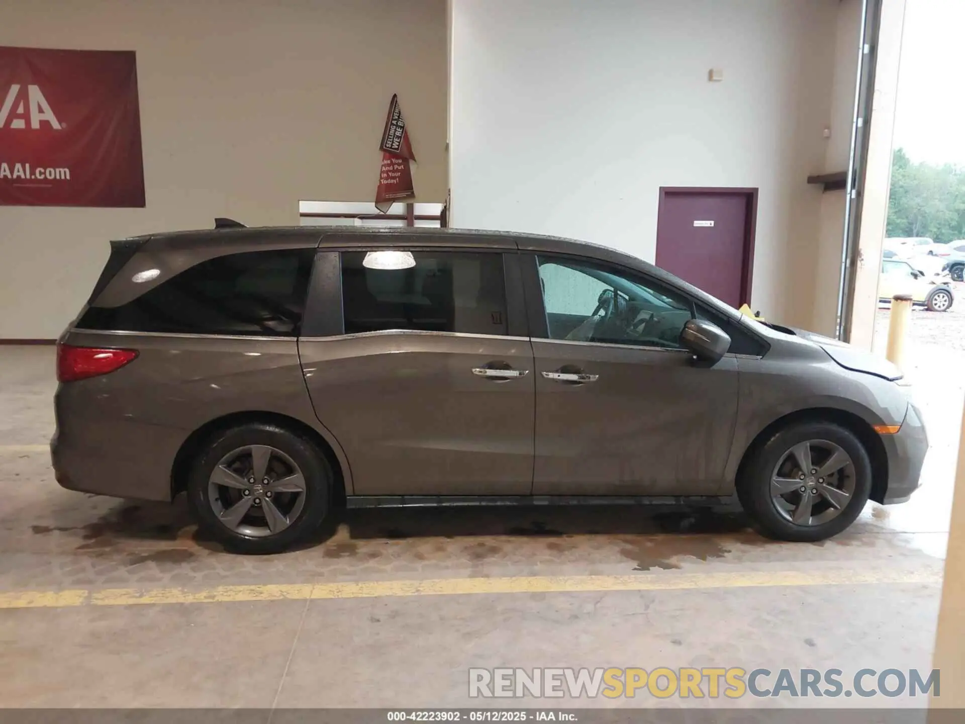 13 Photograph of a damaged car 5FNRL6H52NB029946 HONDA ODYSSEY 2022