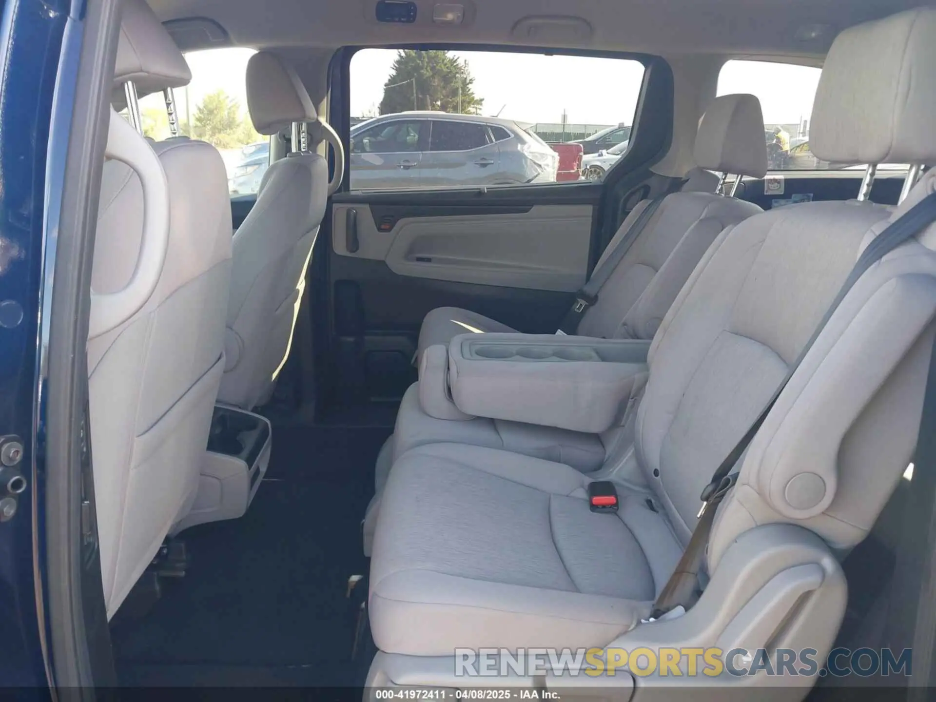8 Photograph of a damaged car 5FNRL6H56NB048063 HONDA ODYSSEY 2022
