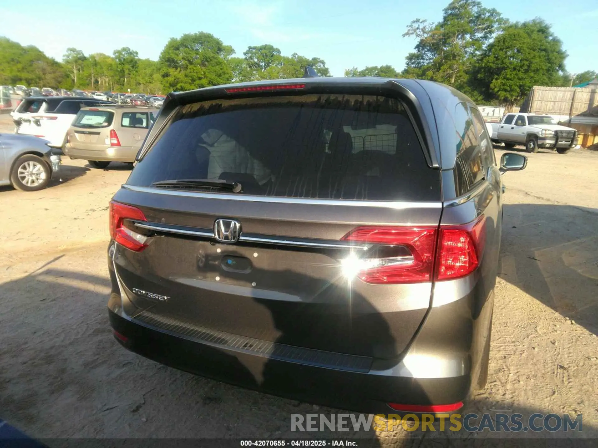 16 Photograph of a damaged car 5FNRL6H59NB019950 HONDA ODYSSEY 2022