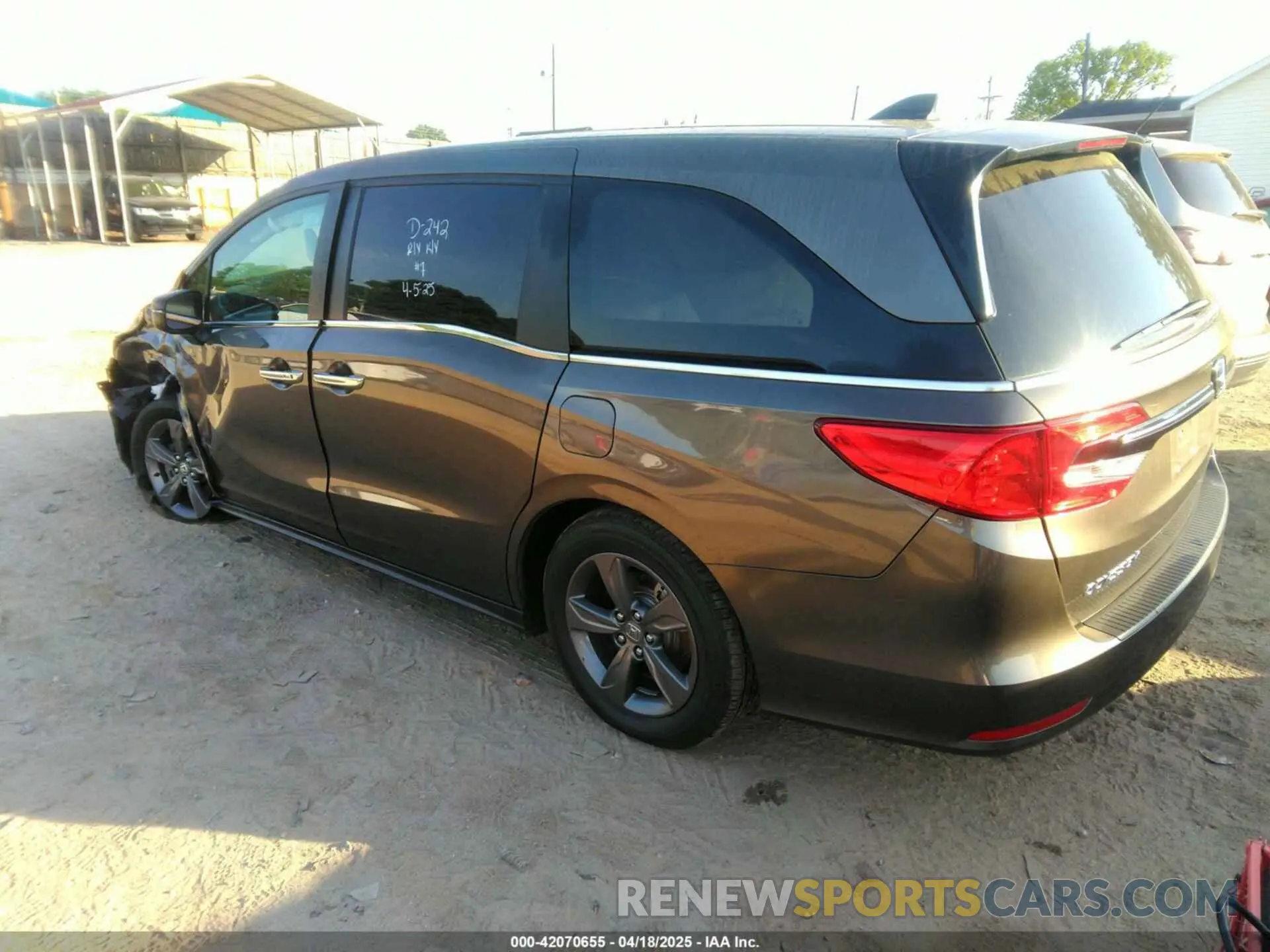 3 Photograph of a damaged car 5FNRL6H59NB019950 HONDA ODYSSEY 2022