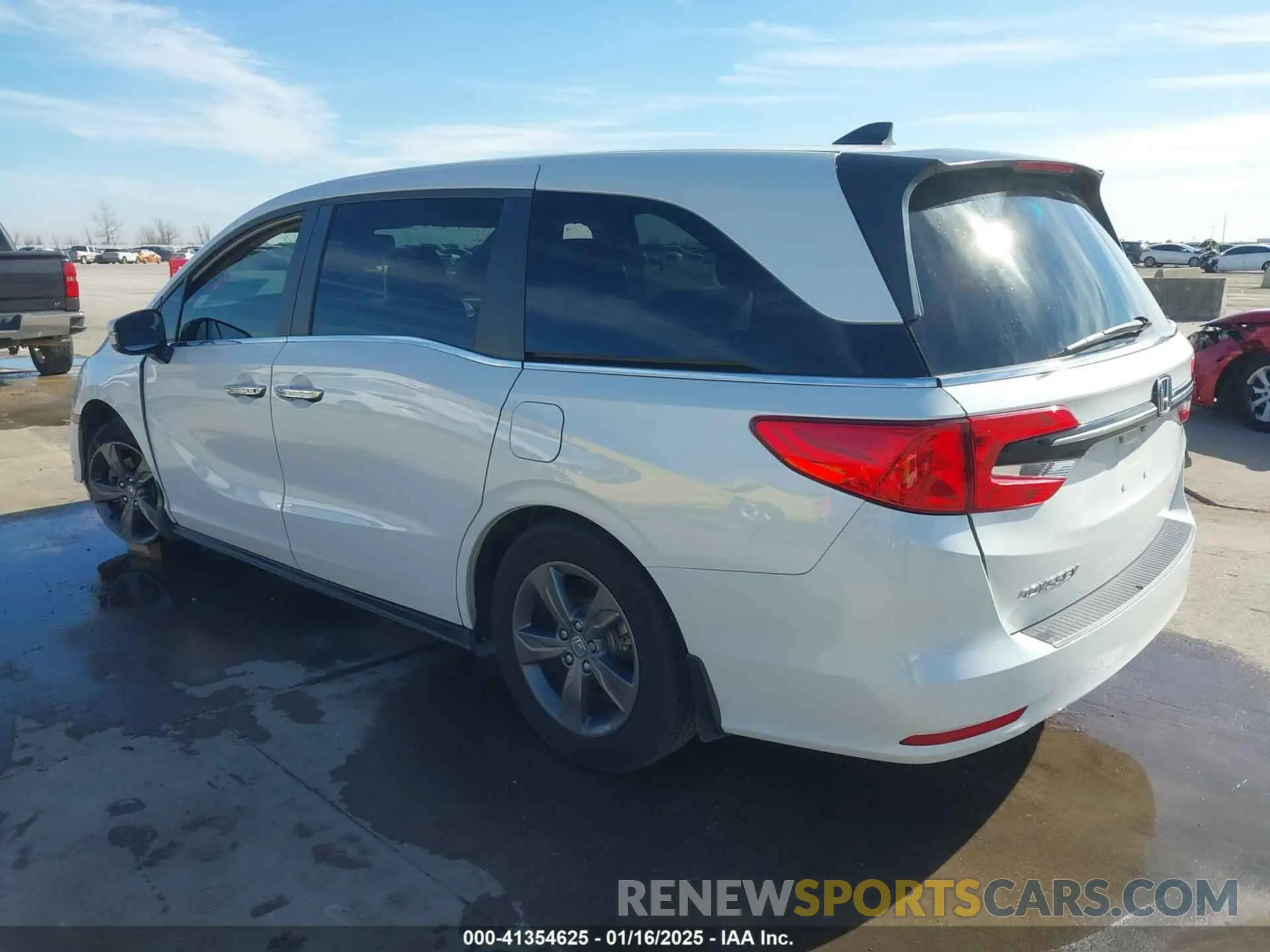 3 Photograph of a damaged car 5FNRL6H59NB053483 HONDA ODYSSEY 2022