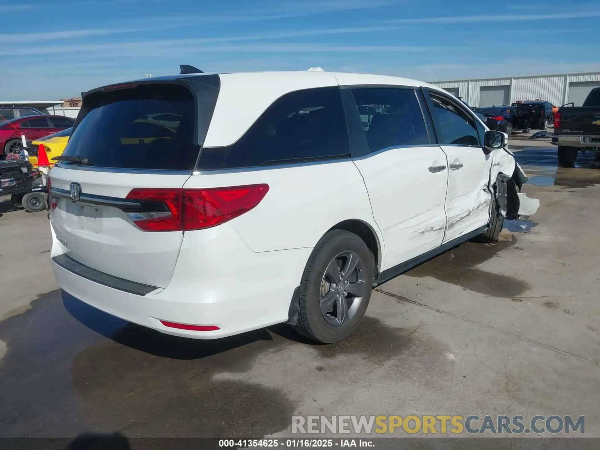 4 Photograph of a damaged car 5FNRL6H59NB053483 HONDA ODYSSEY 2022