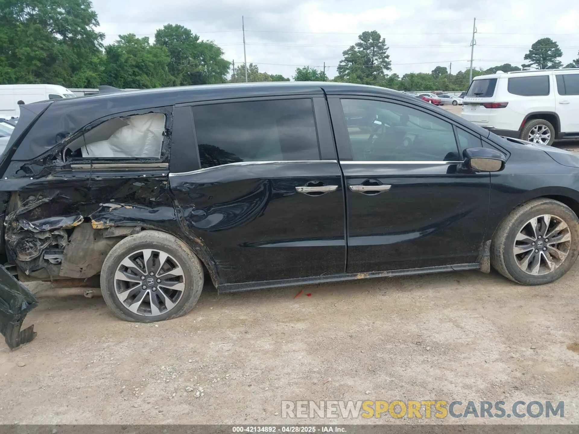 13 Photograph of a damaged car 5FNRL6H74NB012115 HONDA ODYSSEY 2022