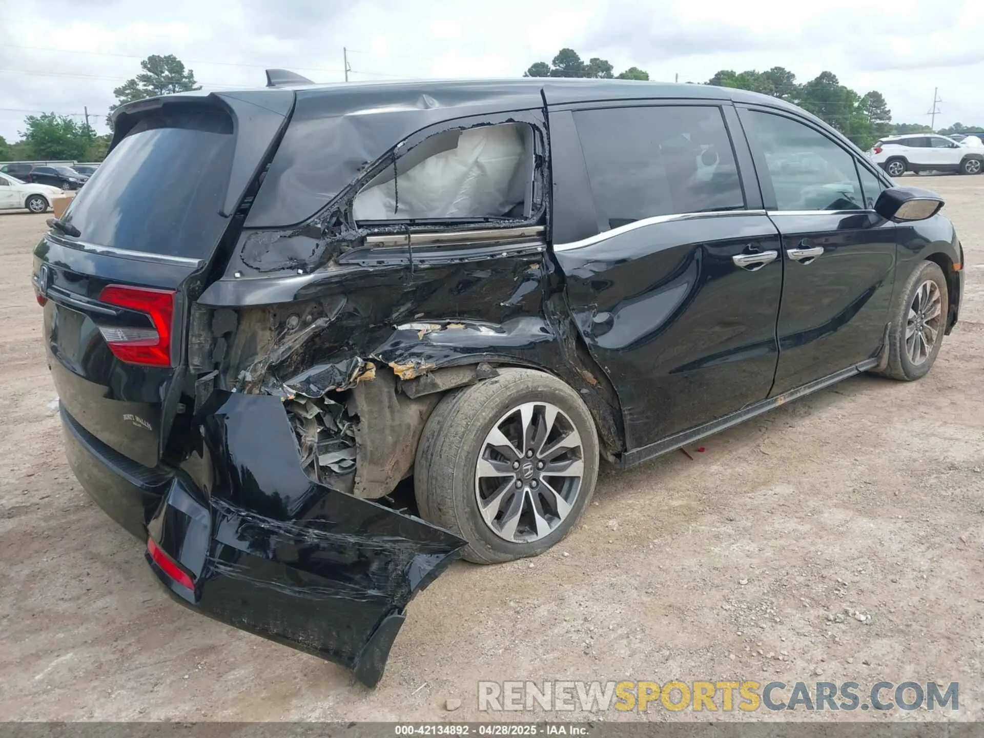4 Photograph of a damaged car 5FNRL6H74NB012115 HONDA ODYSSEY 2022
