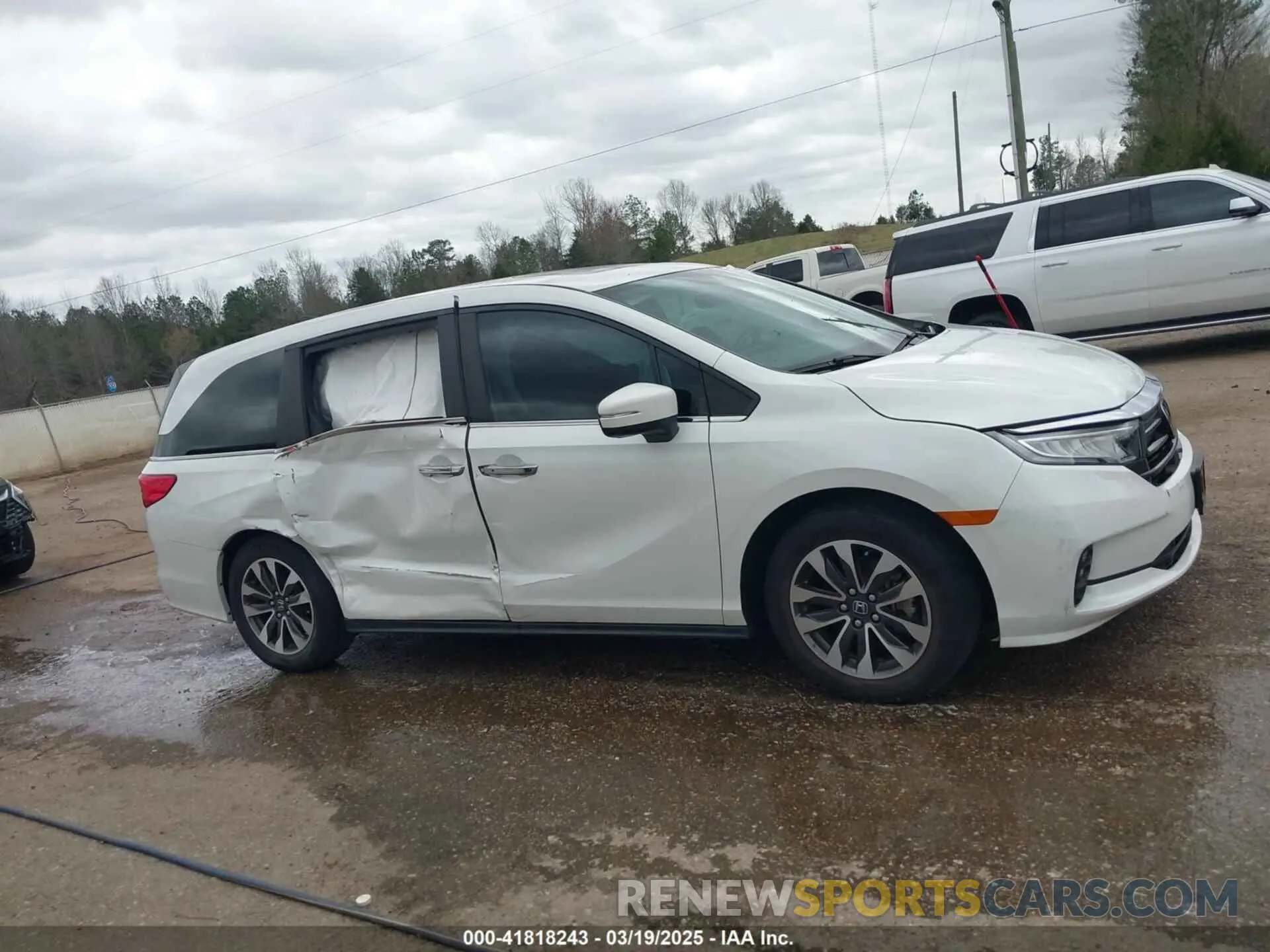 13 Photograph of a damaged car 5FNRL6H76NB002248 HONDA ODYSSEY 2022