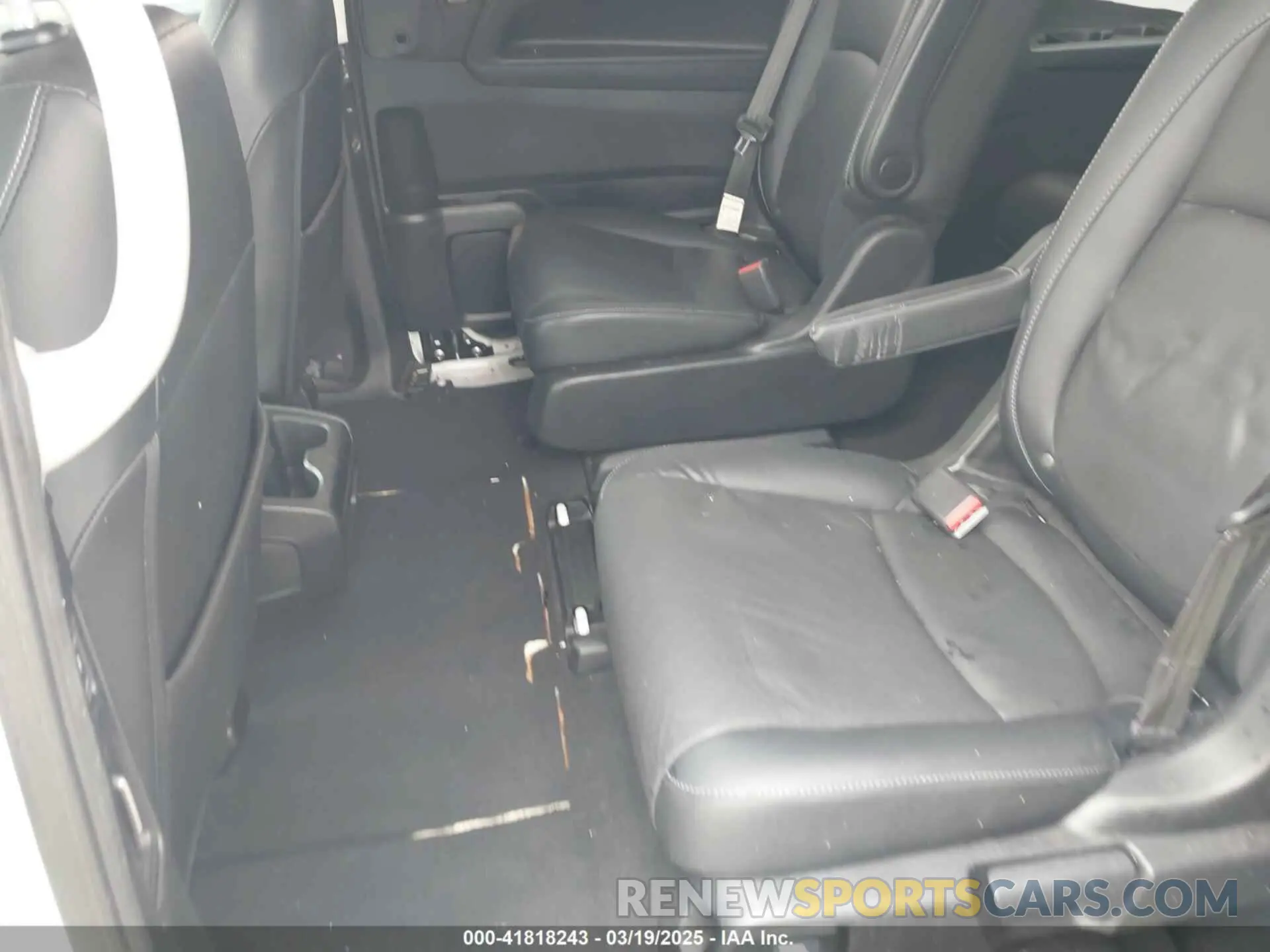 8 Photograph of a damaged car 5FNRL6H76NB002248 HONDA ODYSSEY 2022