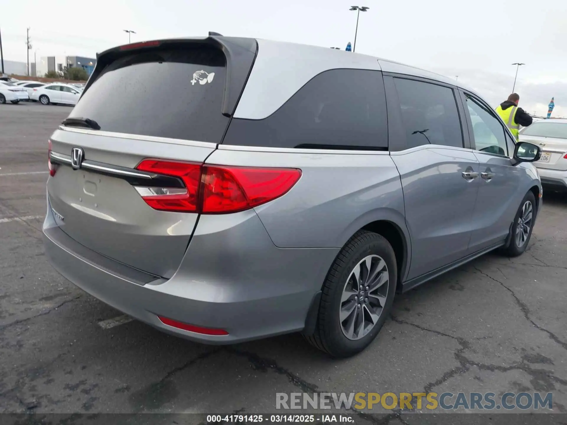 4 Photograph of a damaged car 5FNRL6H77NB041754 HONDA ODYSSEY 2022