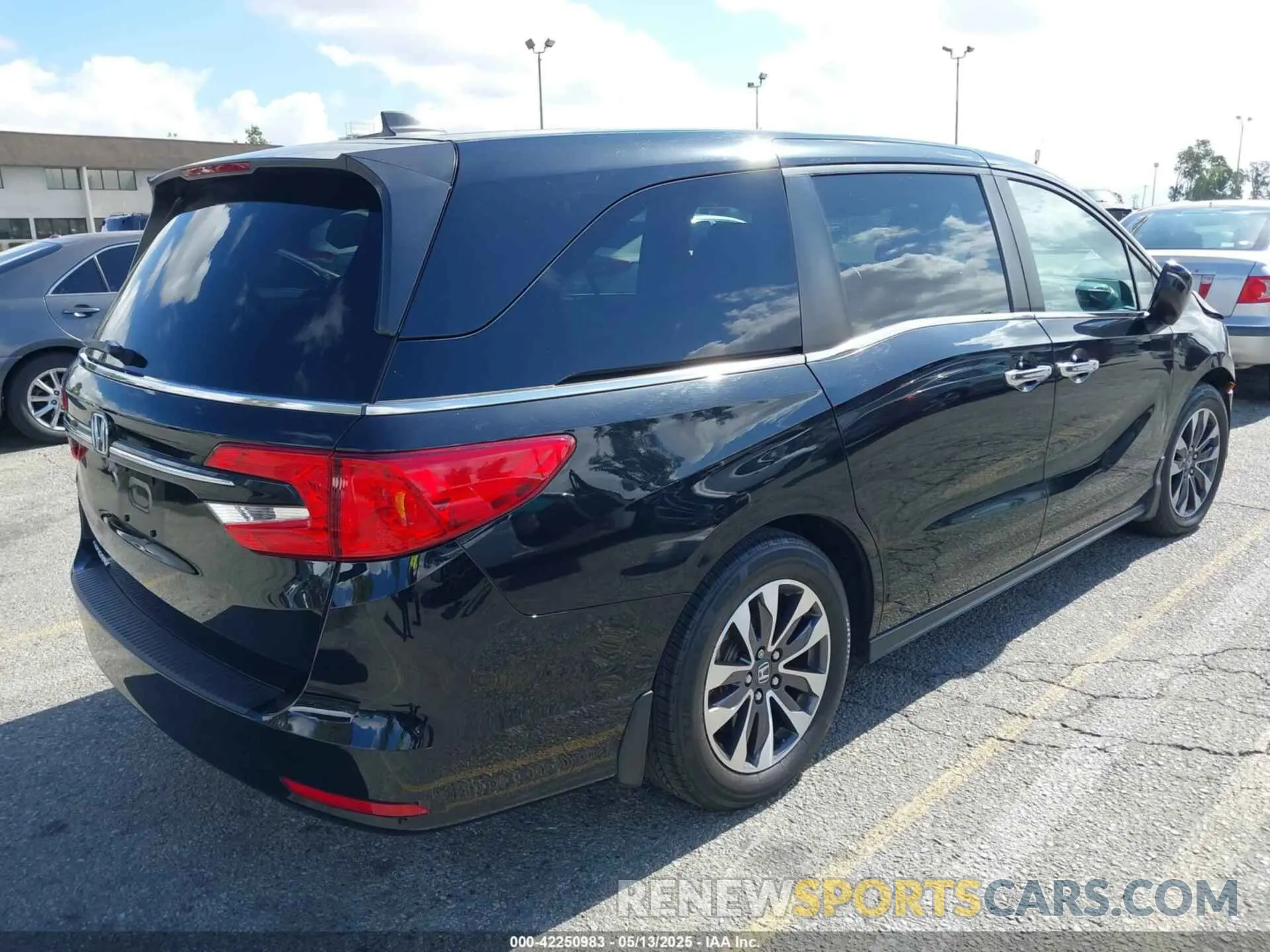 4 Photograph of a damaged car 5FNRL6H79NB032117 HONDA ODYSSEY 2022