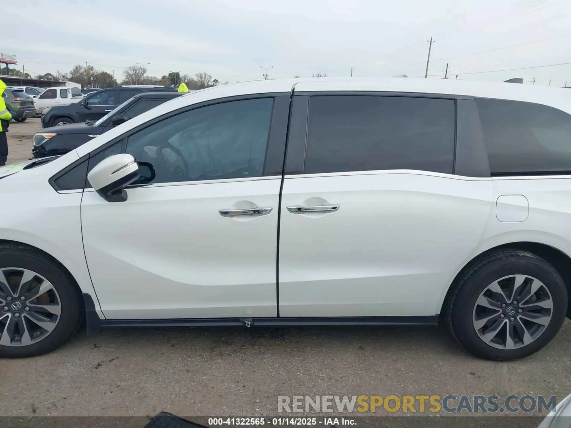 14 Photograph of a damaged car 5FNRL6H7XNB047791 HONDA ODYSSEY 2022