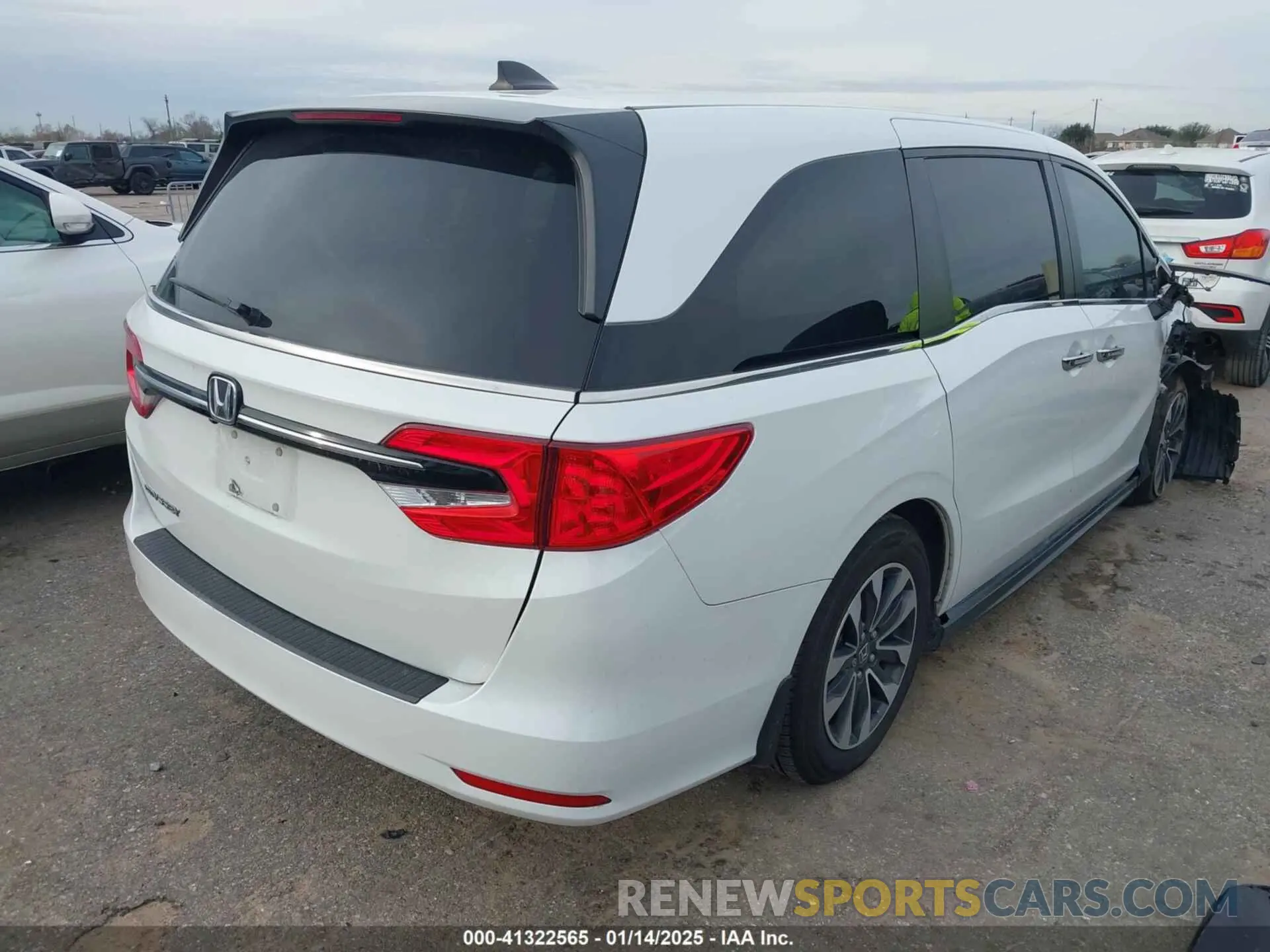 4 Photograph of a damaged car 5FNRL6H7XNB047791 HONDA ODYSSEY 2022