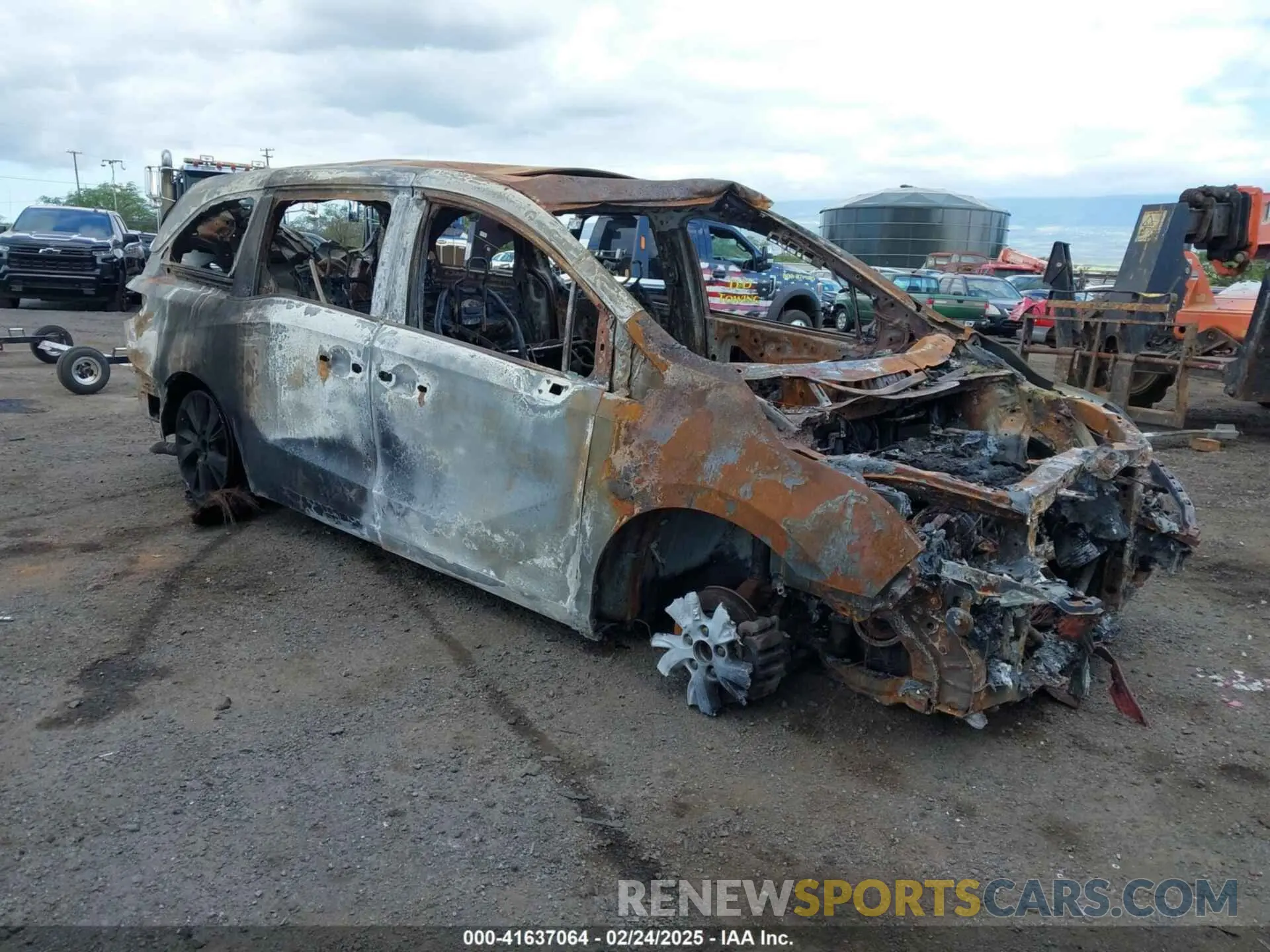 1 Photograph of a damaged car 5FNRL6H92NB007996 HONDA ODYSSEY 2022