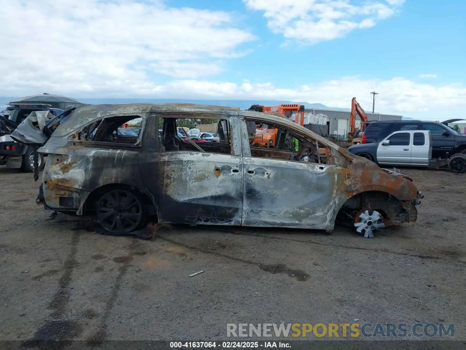 12 Photograph of a damaged car 5FNRL6H92NB007996 HONDA ODYSSEY 2022