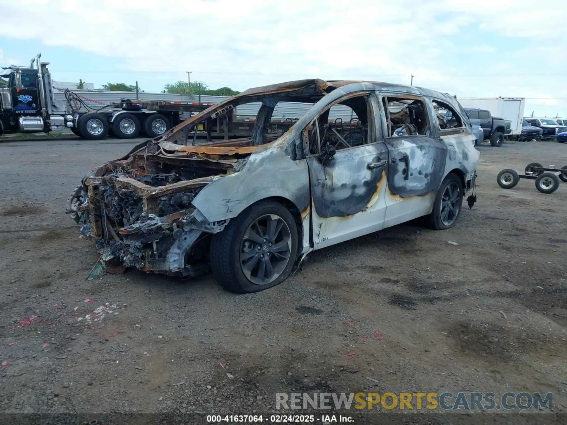 2 Photograph of a damaged car 5FNRL6H92NB007996 HONDA ODYSSEY 2022