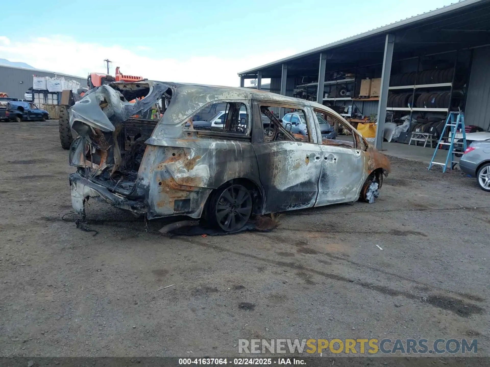 4 Photograph of a damaged car 5FNRL6H92NB007996 HONDA ODYSSEY 2022