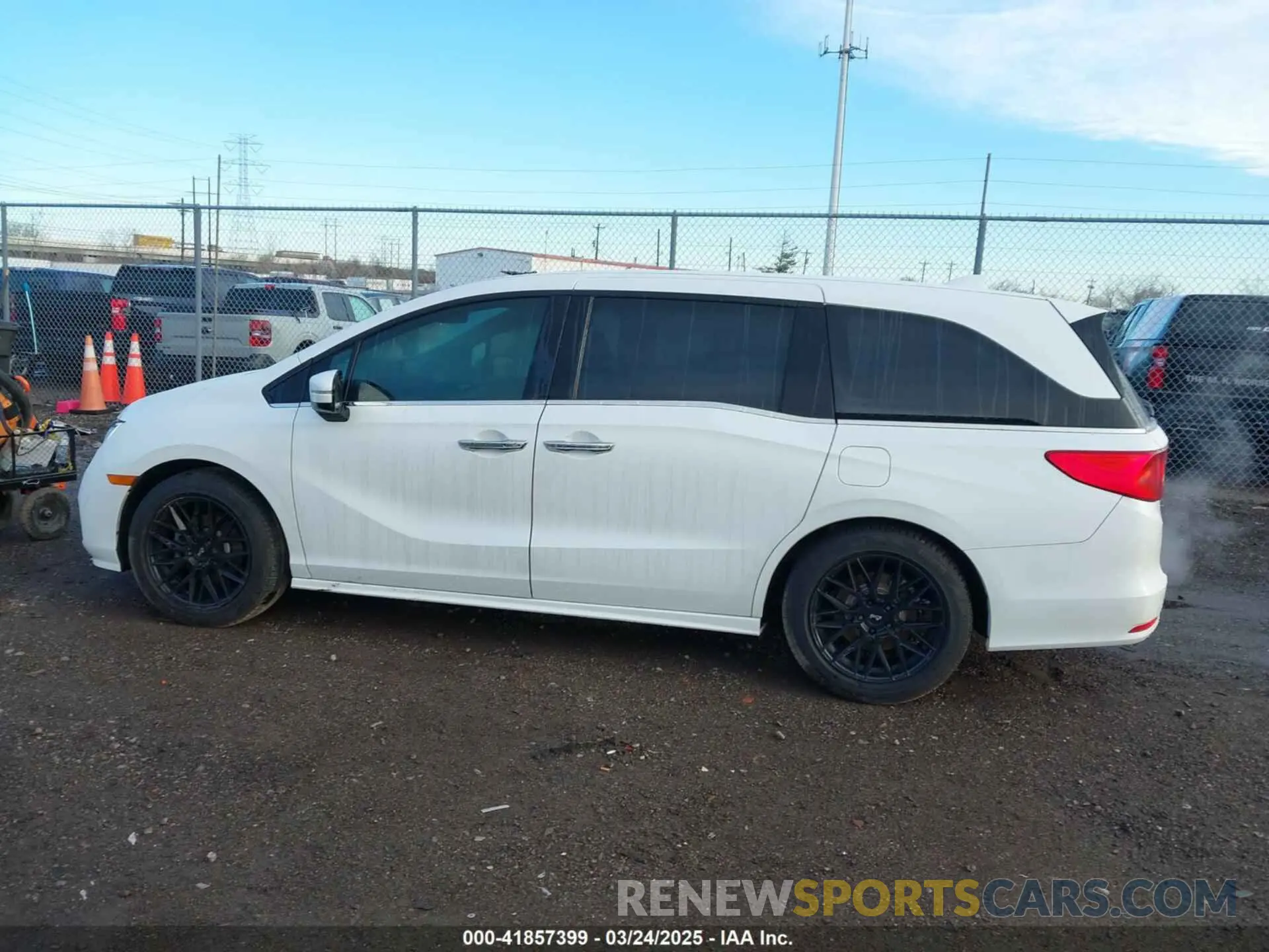 14 Photograph of a damaged car 5FNRL6H93NB027576 HONDA ODYSSEY 2022