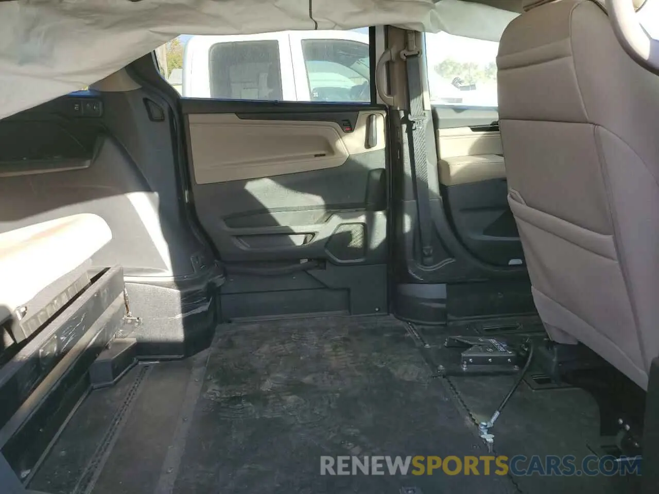 11 Photograph of a damaged car 5FNRL6H98NB022728 HONDA ODYSSEY 2022