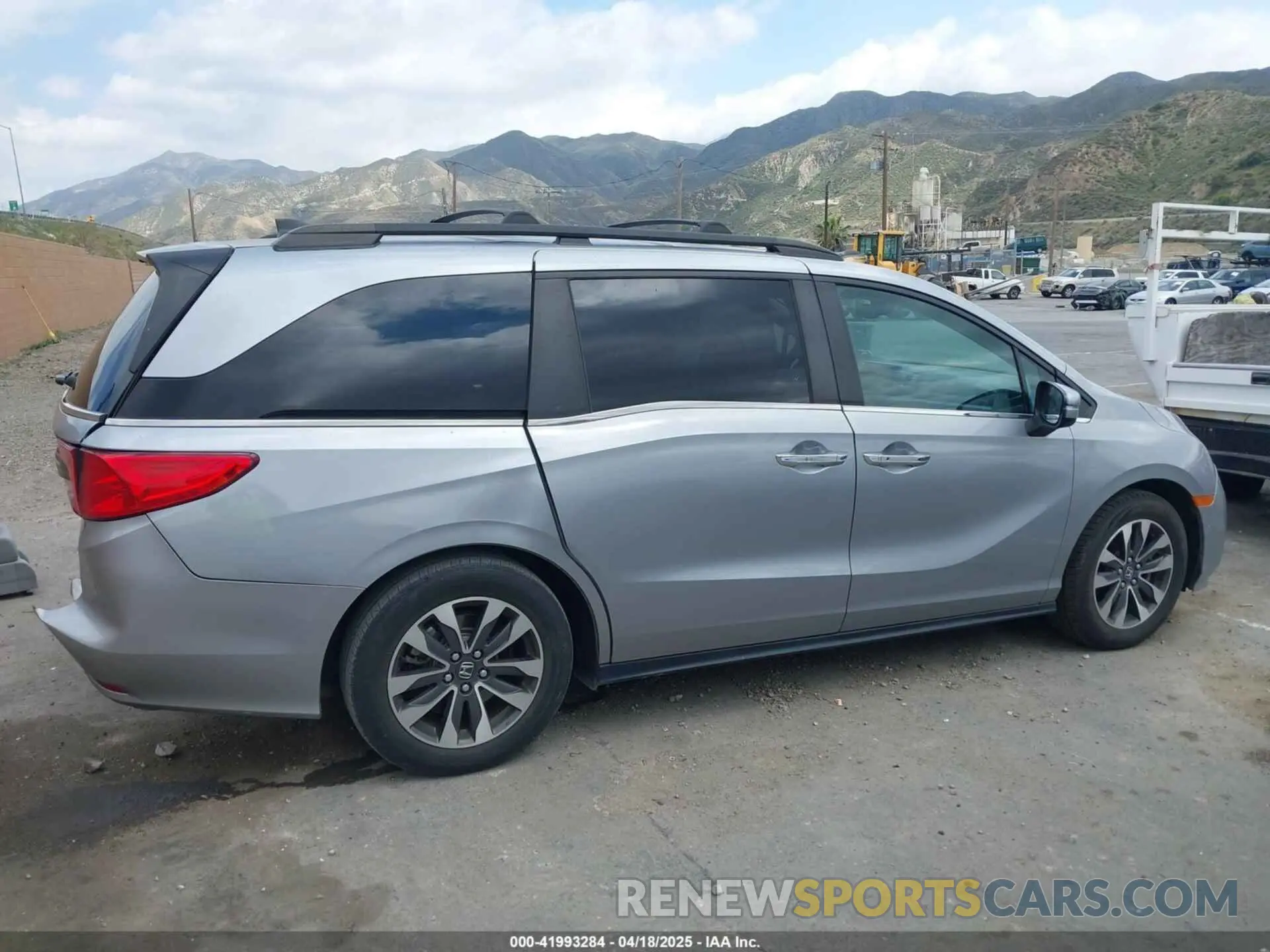 14 Photograph of a damaged car 5FNRL6H64PB061373 HONDA ODYSSEY 2023