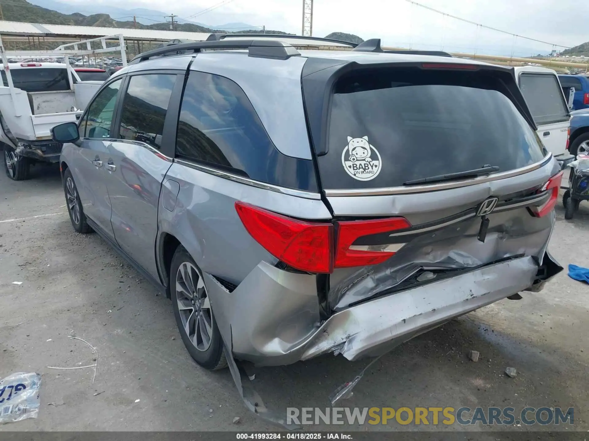 3 Photograph of a damaged car 5FNRL6H64PB061373 HONDA ODYSSEY 2023