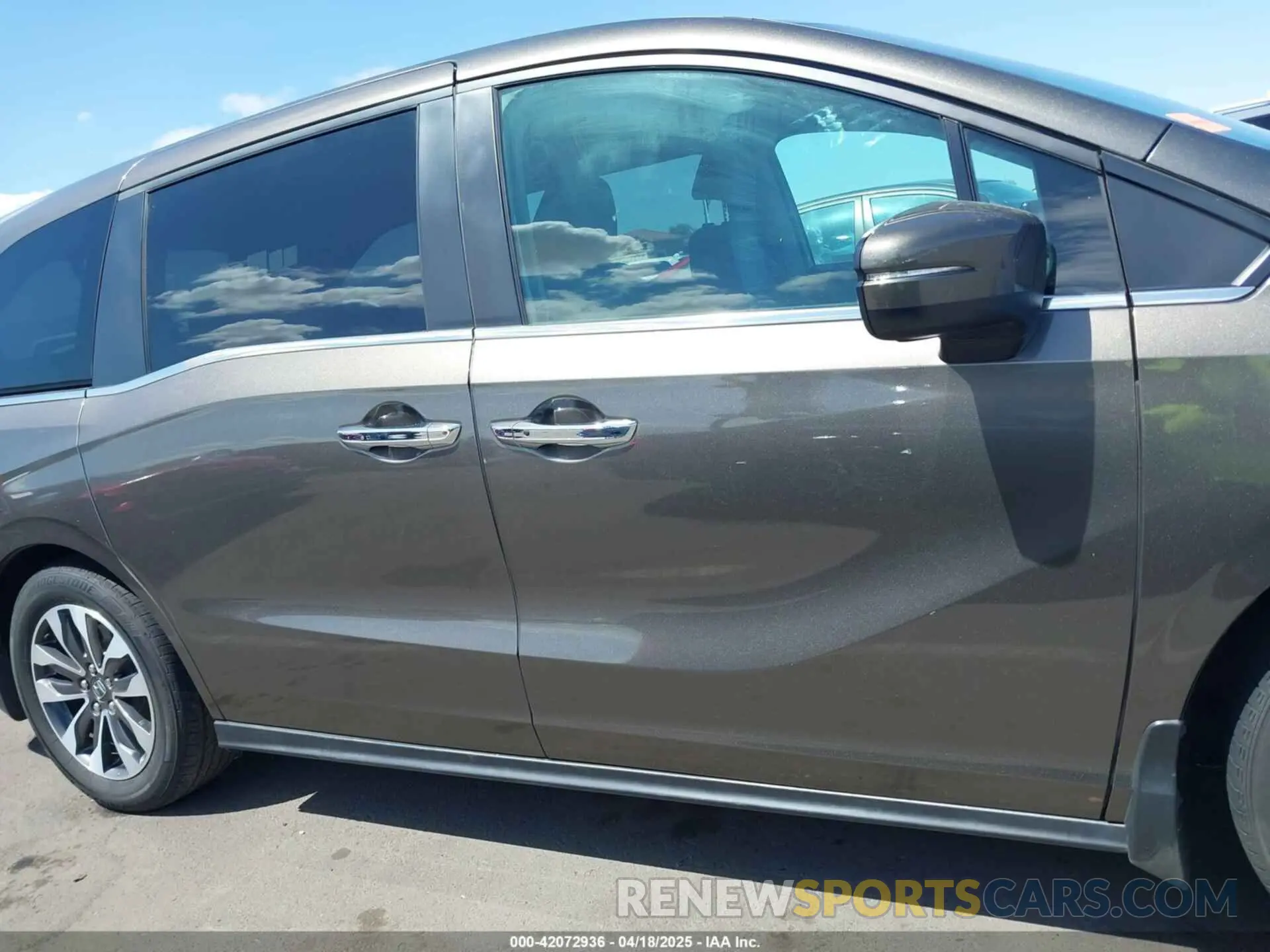 12 Photograph of a damaged car 5FNRL6H68PB028702 HONDA ODYSSEY 2023