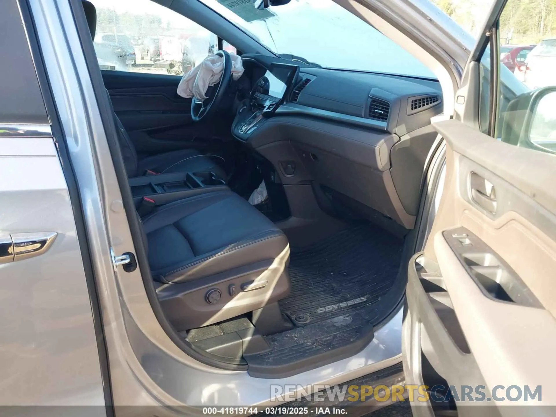 5 Photograph of a damaged car 5FNRL6H69PB045766 HONDA ODYSSEY 2023
