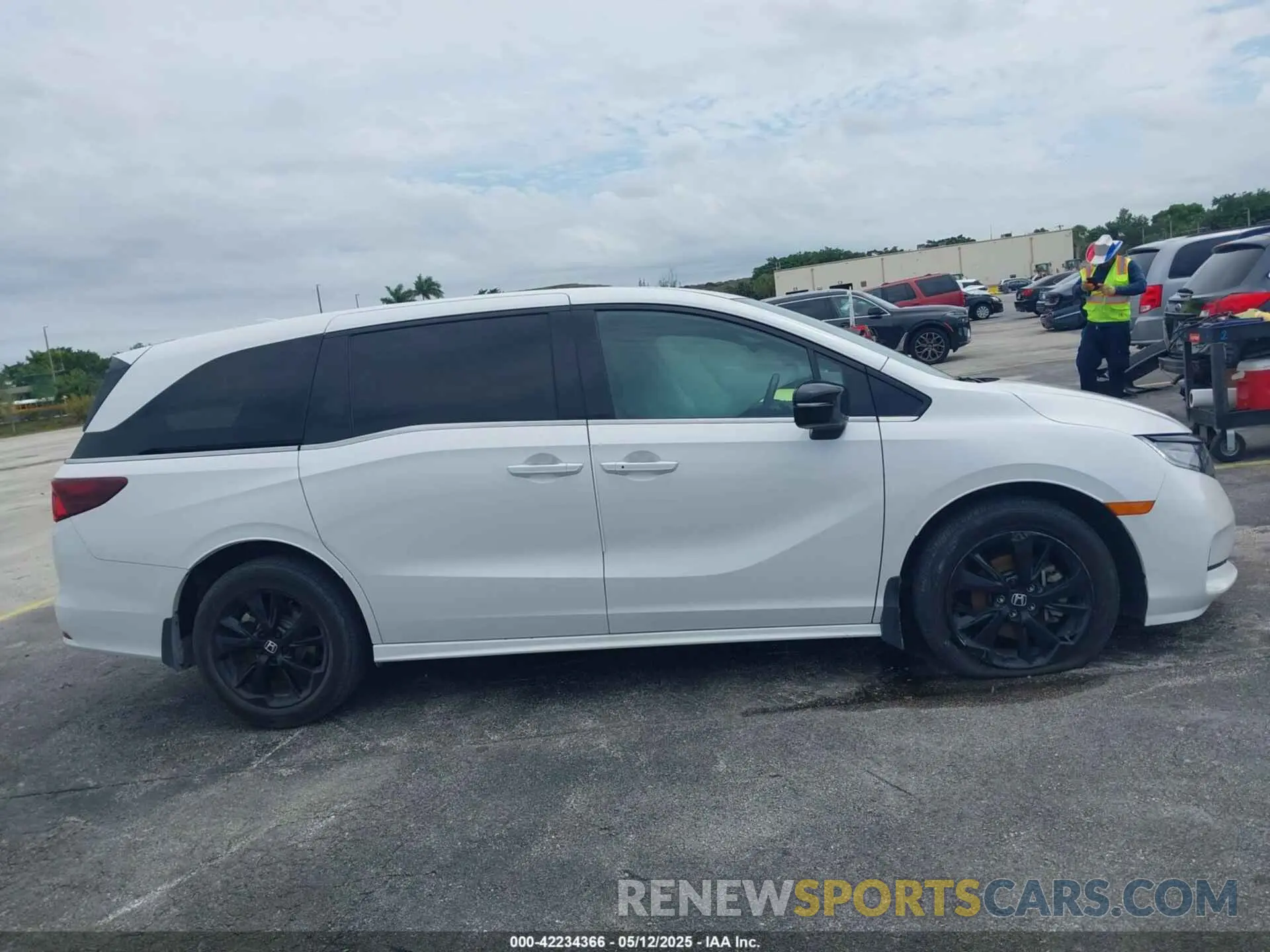 13 Photograph of a damaged car 5FNRL6H7XPB063069 HONDA ODYSSEY 2023